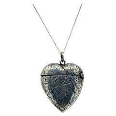 WH Haseler Ciondolo a forma di cuore in argento sterling porta fiammiferi Striker Vinaigrette