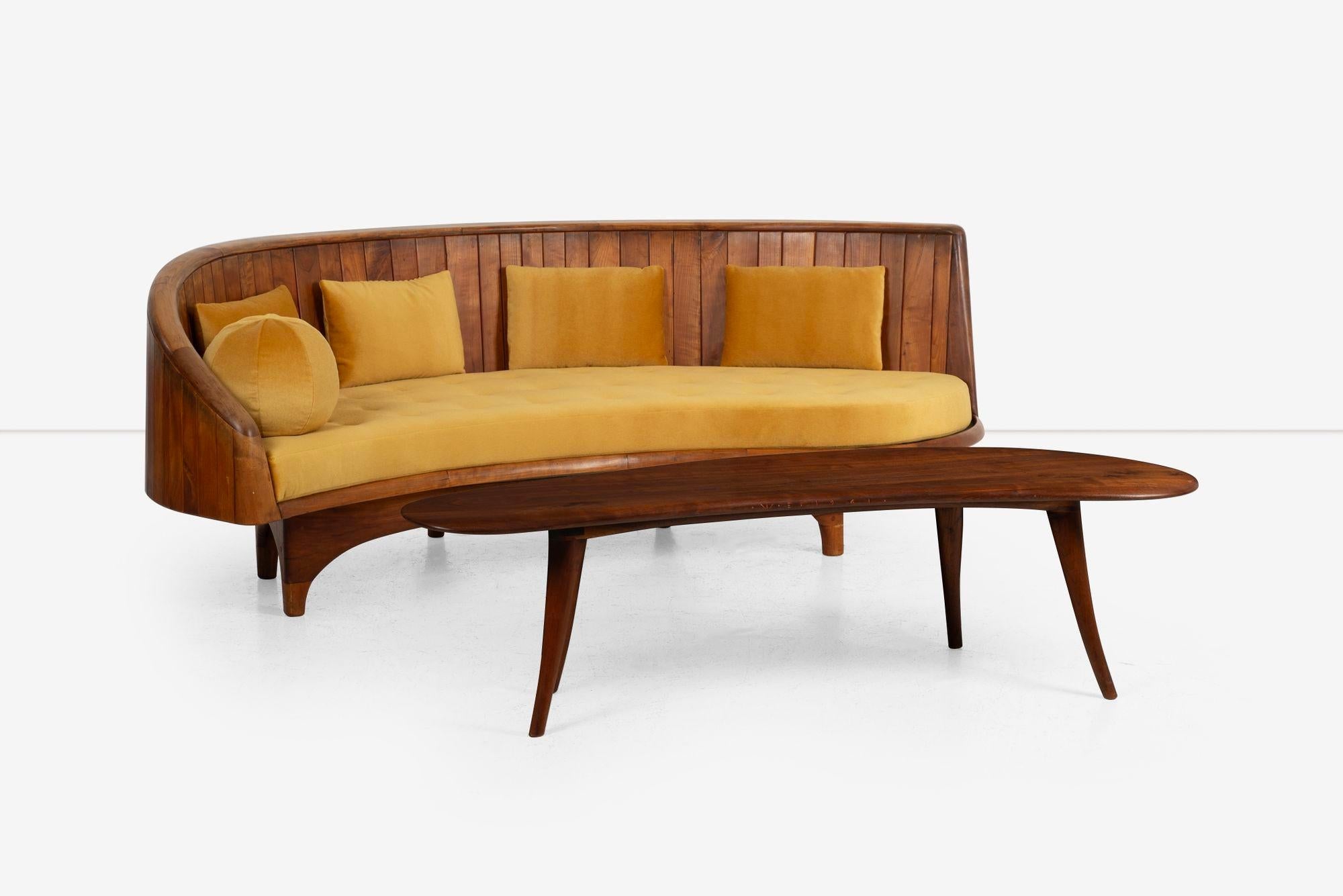 Sofá curvo Wharton Esherick 1958 en Bueno estado para la venta en Chicago, IL