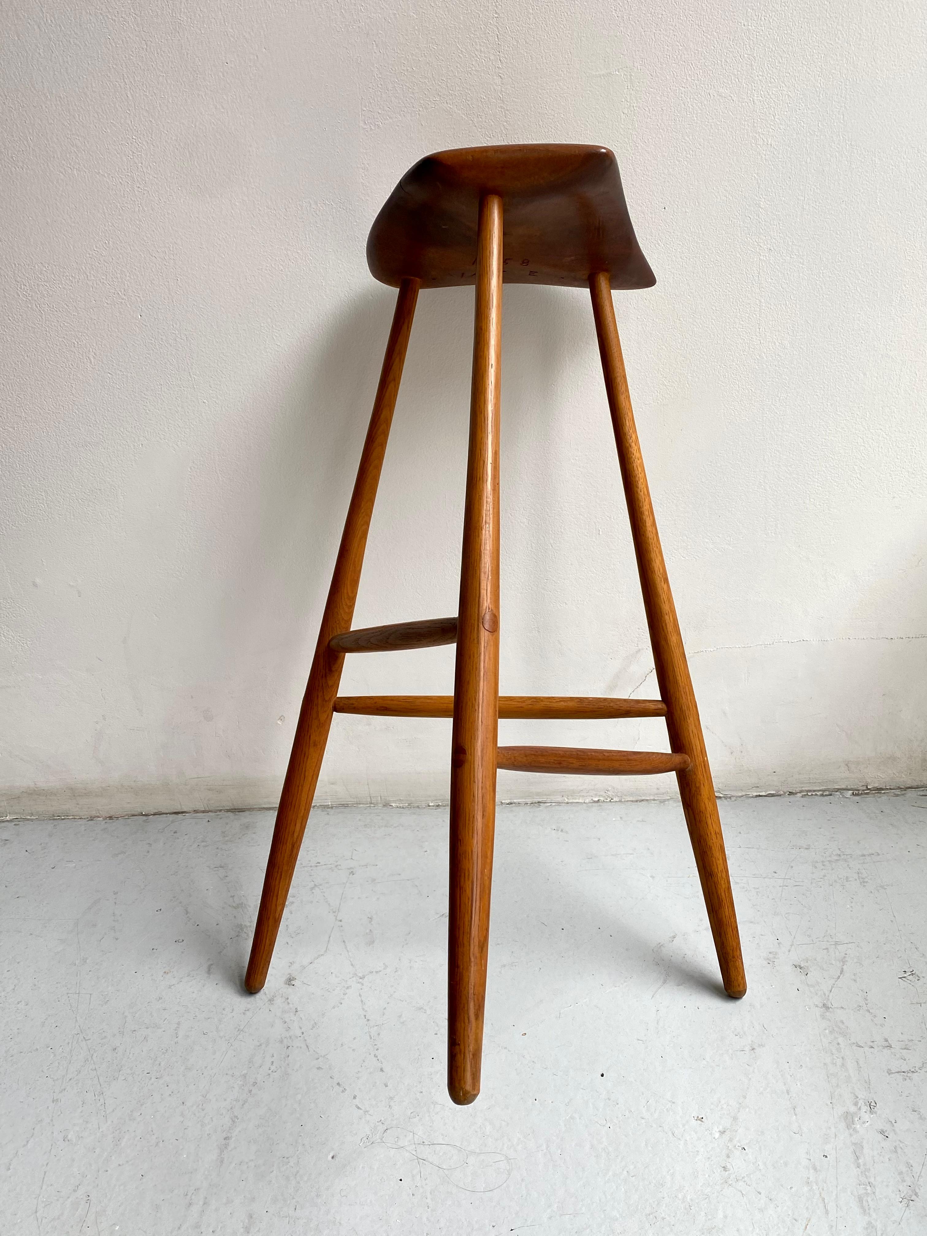 Sculpté à la main Tabouret de forme libre Wharton Esherick, 1958 en vente