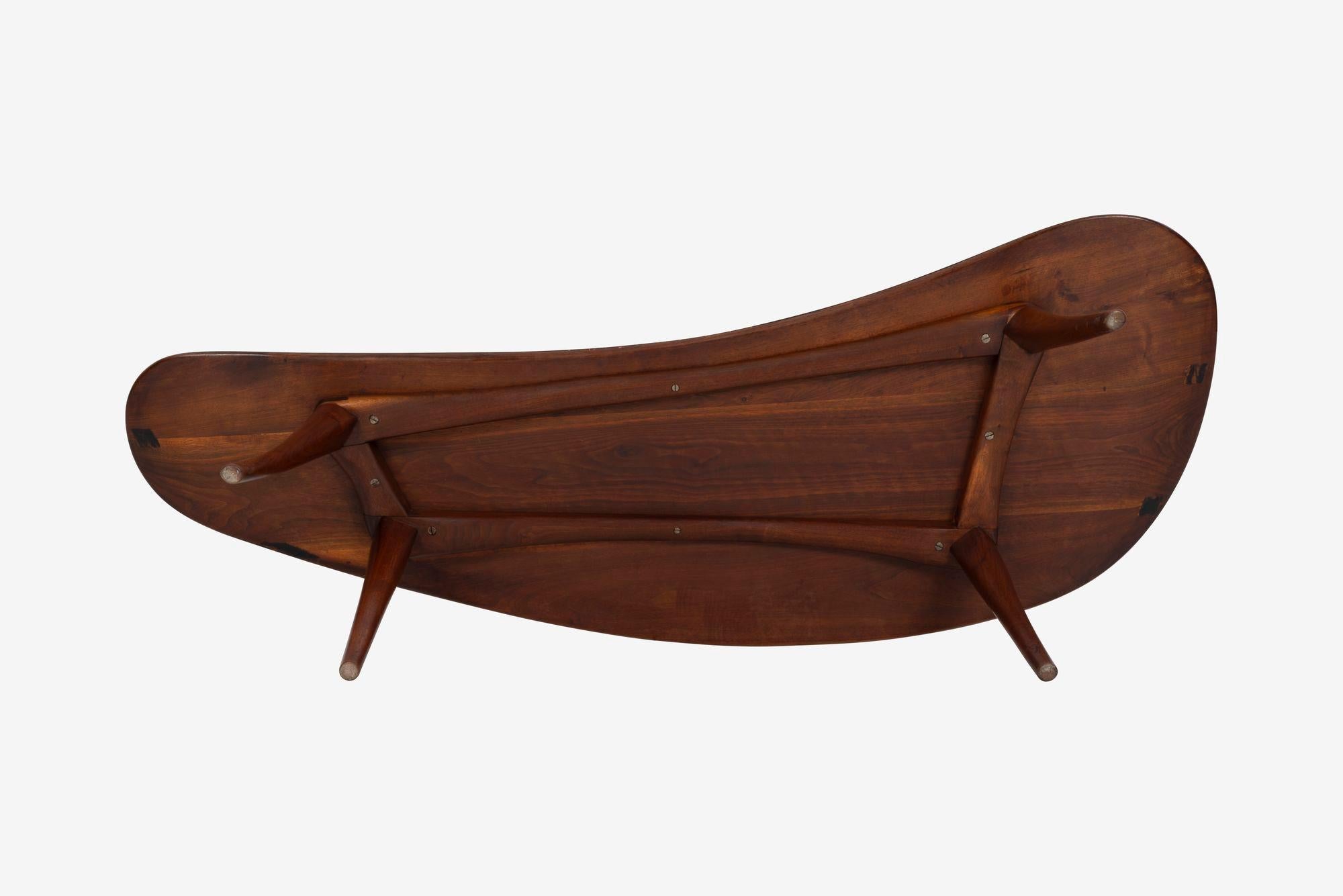 Milieu du XXe siècle Table basse sculptée Wharton Esherick en vente