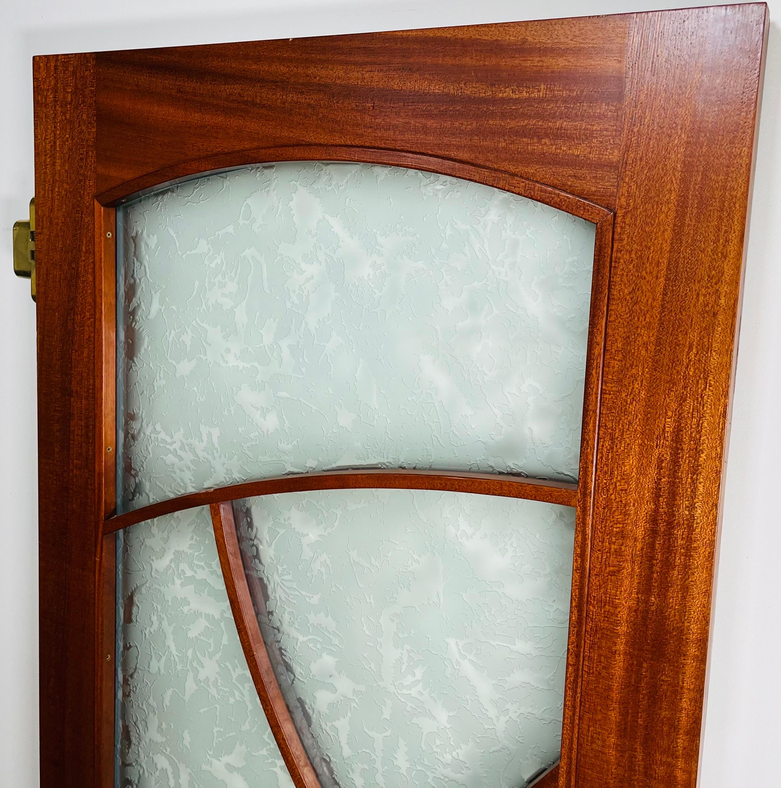 Wharton Esherick Style Außentür mit Klappgriff aus mattiertem Glas und Bronze (Radiert) im Angebot