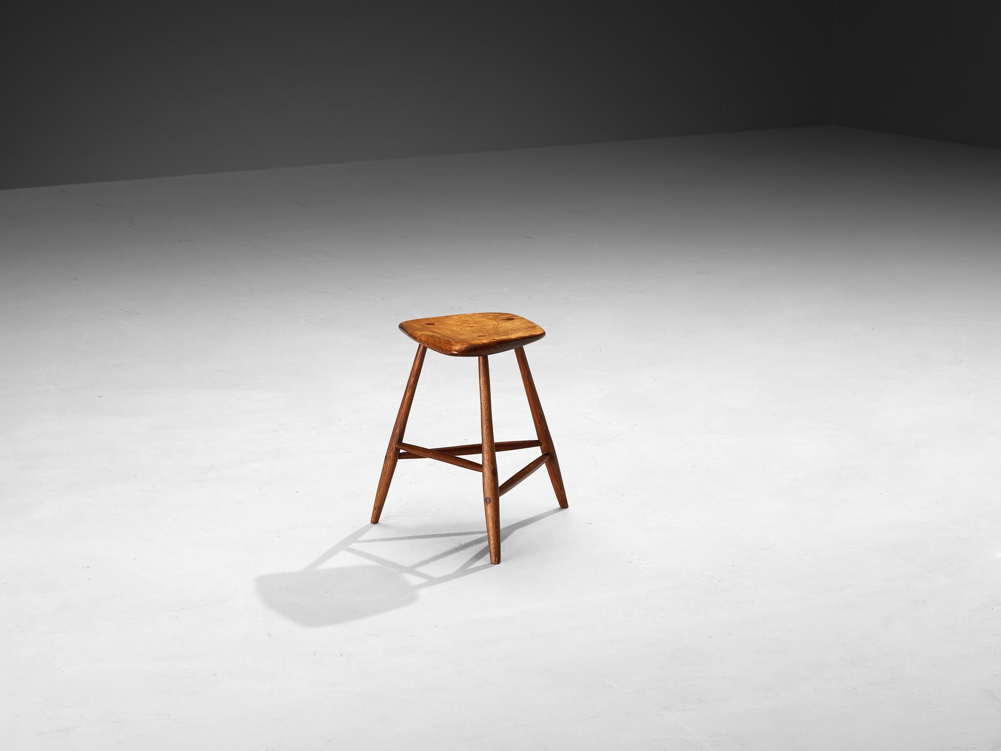 Wharton Esherick Taburete de tres patas en Algodoncillo Moderno de mediados de siglo en venta