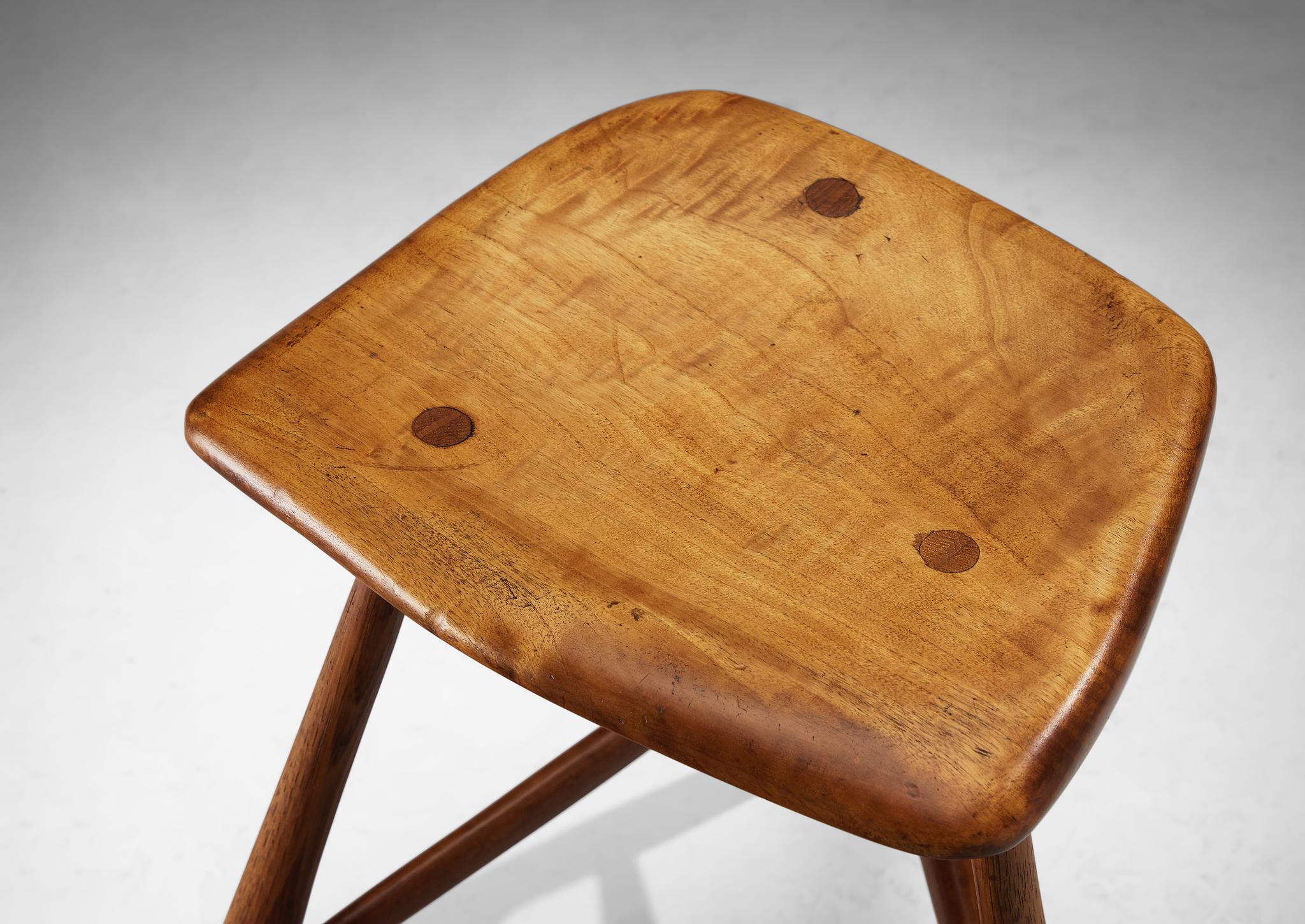 Wharton Esherick Taburete de tres patas en Algodoncillo Estadounidense en venta