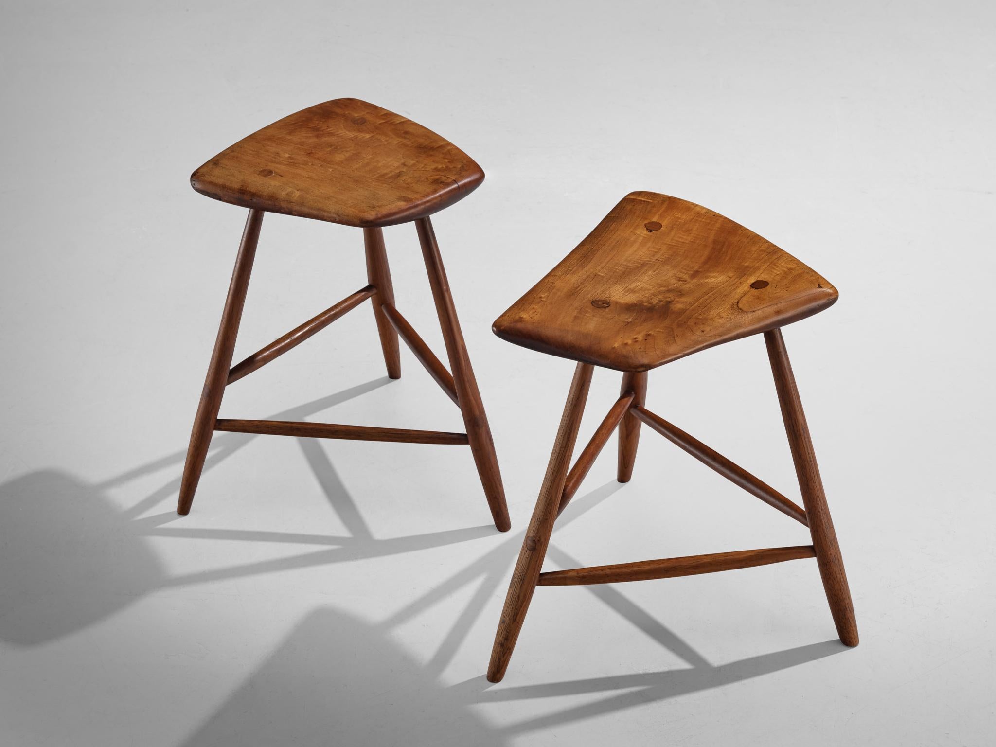 Américain Tabourets à trois pieds Wharton Esherick en bois de coton en vente