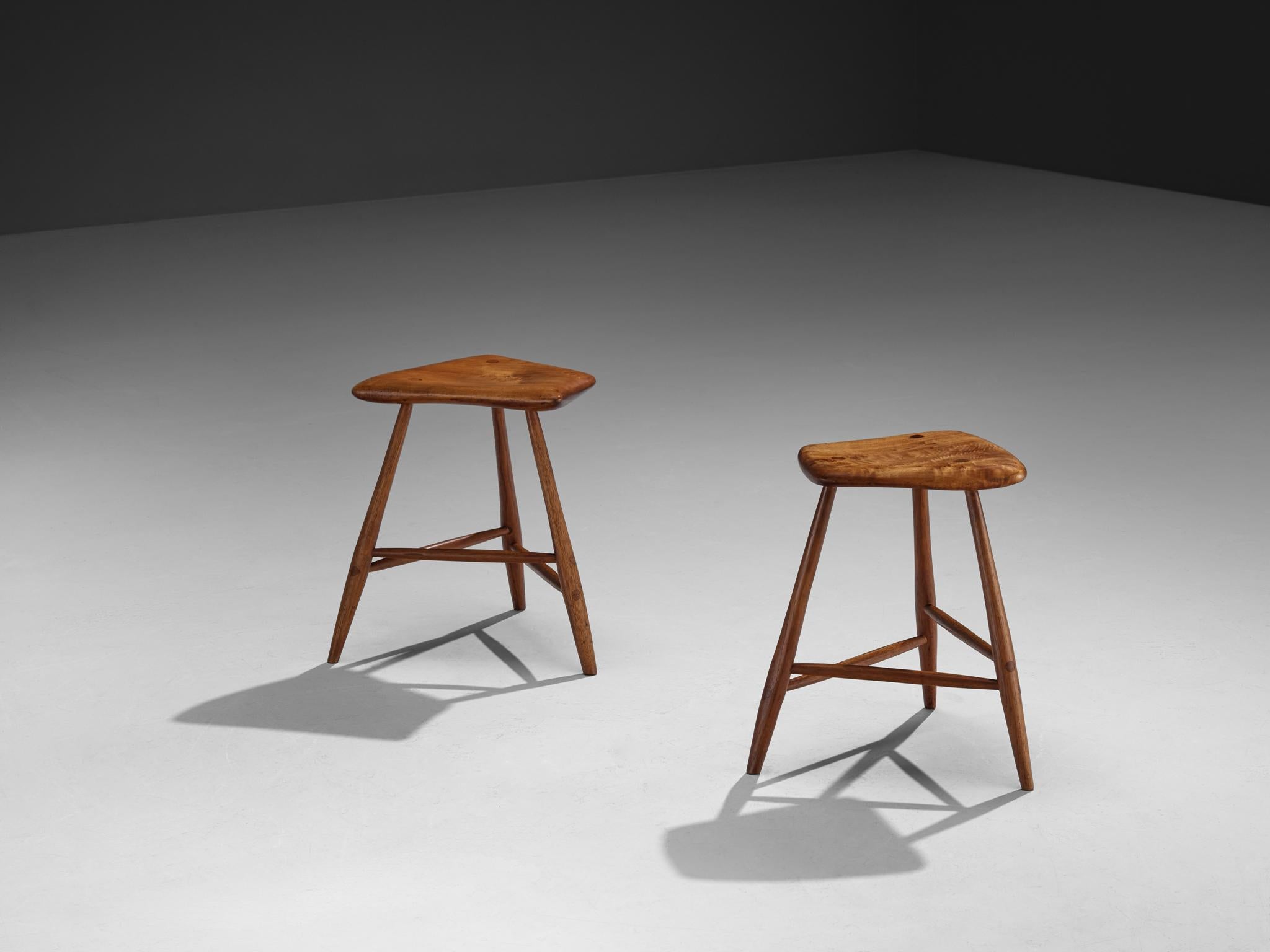 Pacanier Tabourets à trois pieds Wharton Esherick en bois de coton en vente