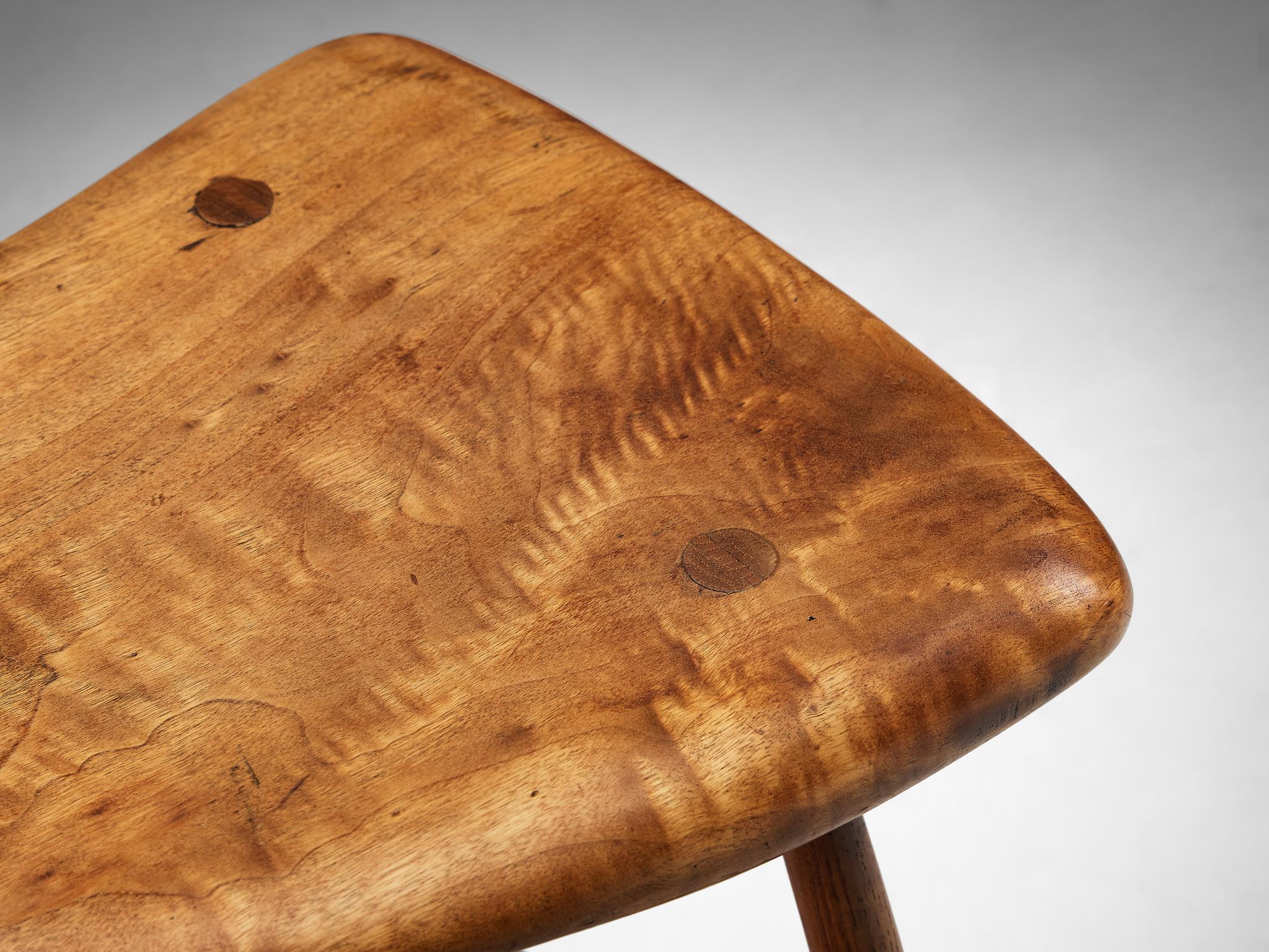 Tabourets à trois pieds Wharton Esherick en bois de coton en vente 1