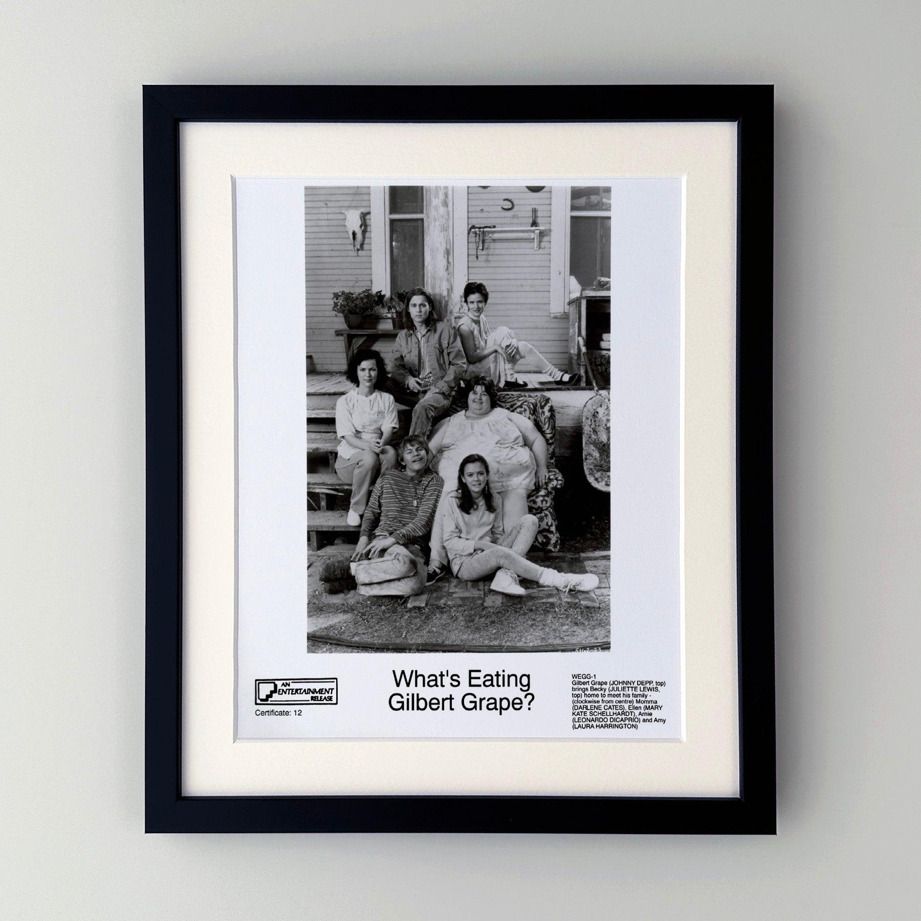 Photo publicitaire originale de 8x10 inches pour What's Eating Gilbert Grape (1993) avec Johnny Depp, Leonardo DiCaprio et Juliette Lewis.

Les photos de publicité (film/production) ont été créées pour aider les studios à promouvoir leurs nouveaux