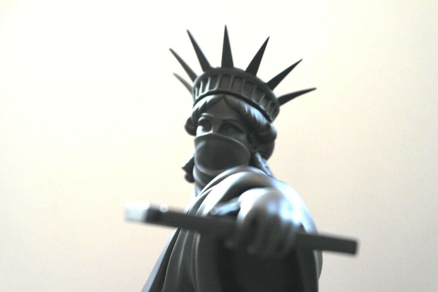 RIOT OF LIBERTY NERO - Figurative Sculpture Nero di Whatshisname