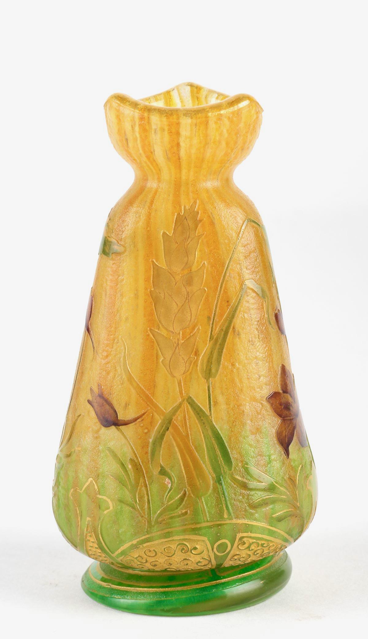 Français Boucles d'oreilles et poppies  Vase en verre Daum Nancy, vers 1898 en vente