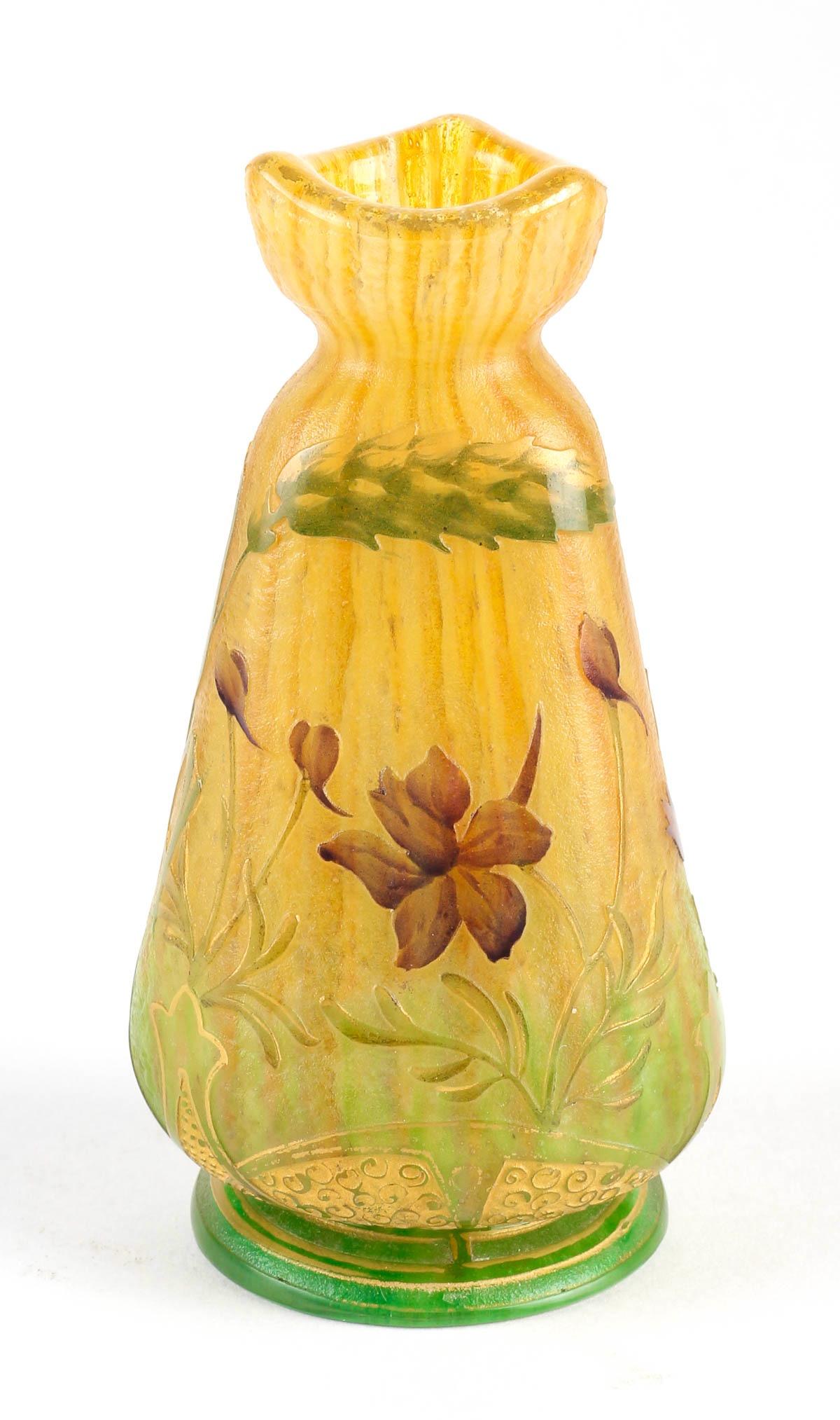 Buriné Boucles d'oreilles et poppies  Vase en verre Daum Nancy, vers 1898 en vente