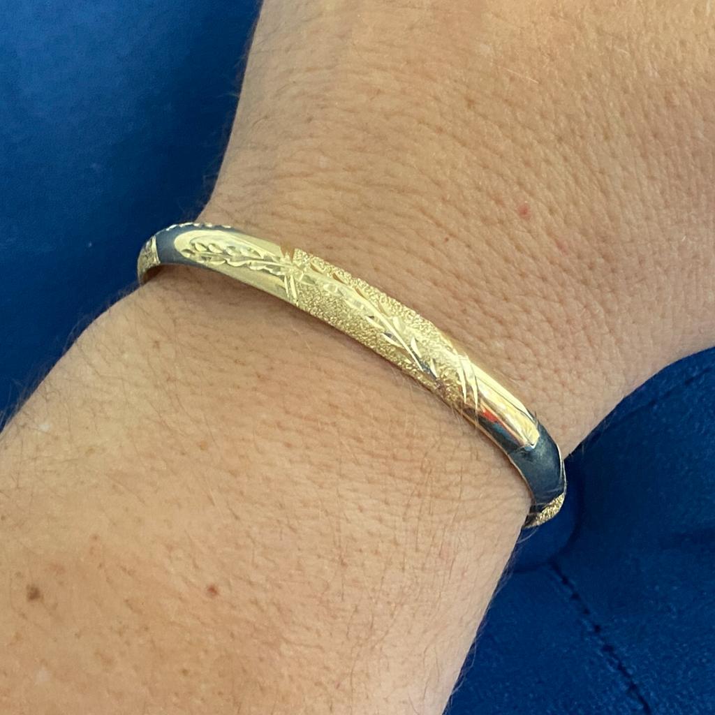 Romantic Wheat Engraving on Mixed Texture Bangle Bracelet, 6mm Wide in 14K Yellow Gold For Sale