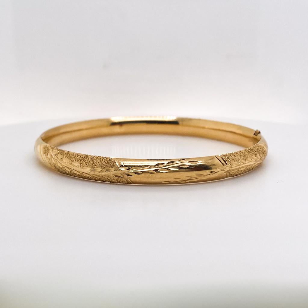 Wheat Engraving on Mixed Texture Bangle Bracelet, 6mm Wide in 14K Yellow Gold In New Condition For Sale In Austin, TX