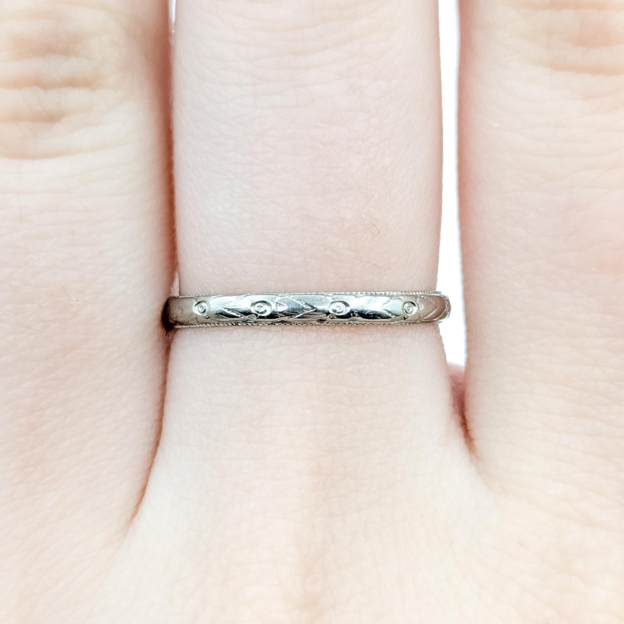 Wheat-Pattern Wedding Band in 18k white gold In condizioni ottime in vendita a Bloomington, MN