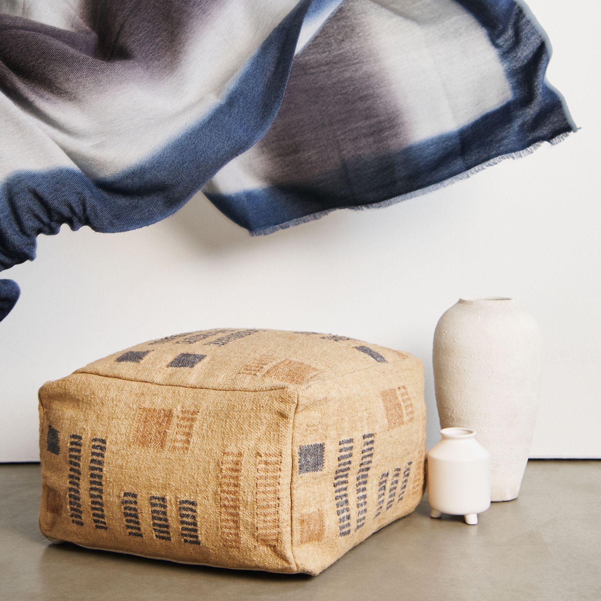 Pouf texturé tissé à la main en jute et en coton par des artisans dans des teintes terreuses douces Neuf - En vente à Bloomfield Hills, MI