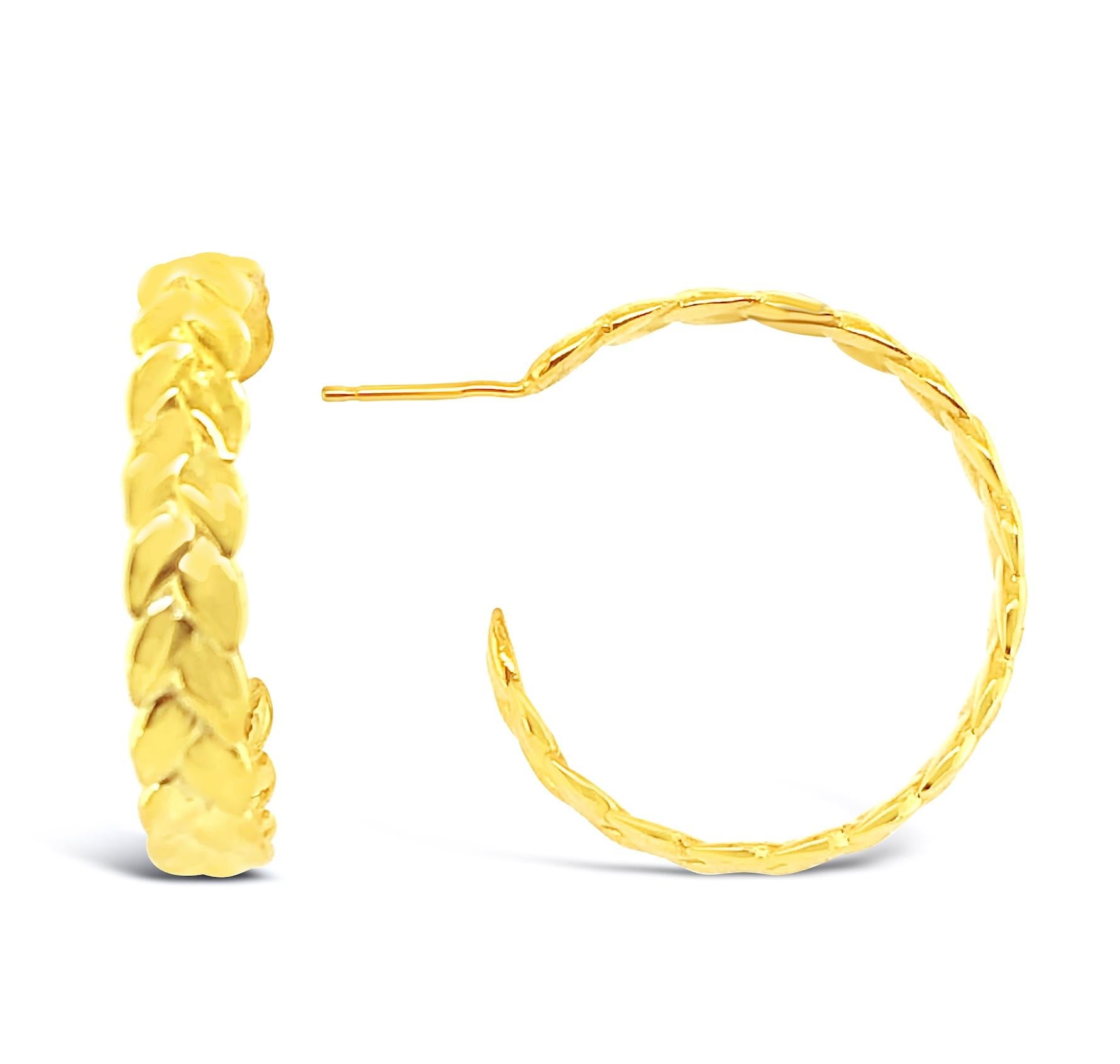 The classic hoop is refreshed with our wheat design. Terrific alone or as a layering piece with other earrings. Available in Sterling silver or 18Karat Yellow Gold Plate. Earring has a post and butterfly clasp. 
Hoops are one inch in diameter and