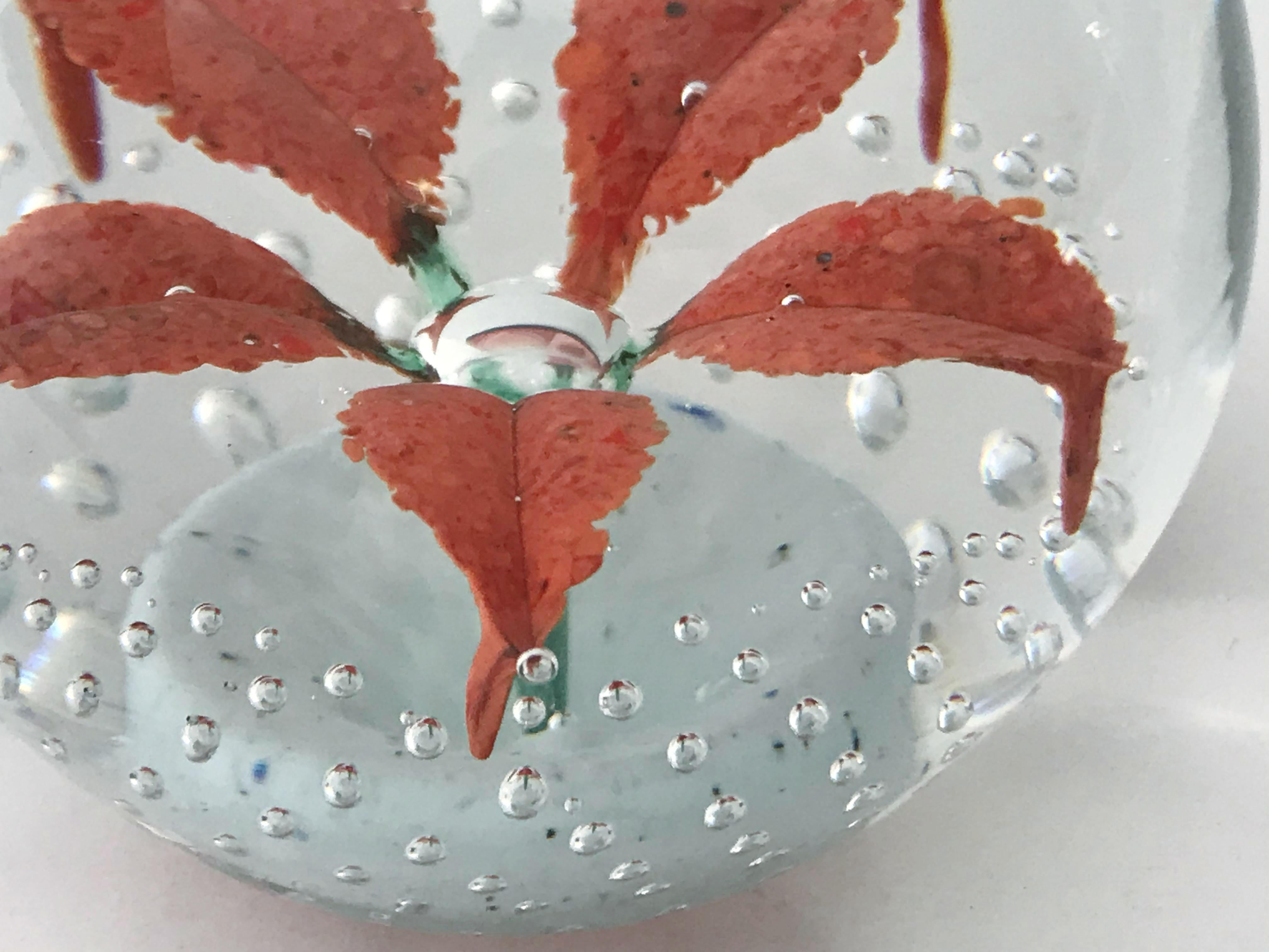 Wheaton Village Glass Paperweight In Good Condition For Sale In Los Angeles, CA