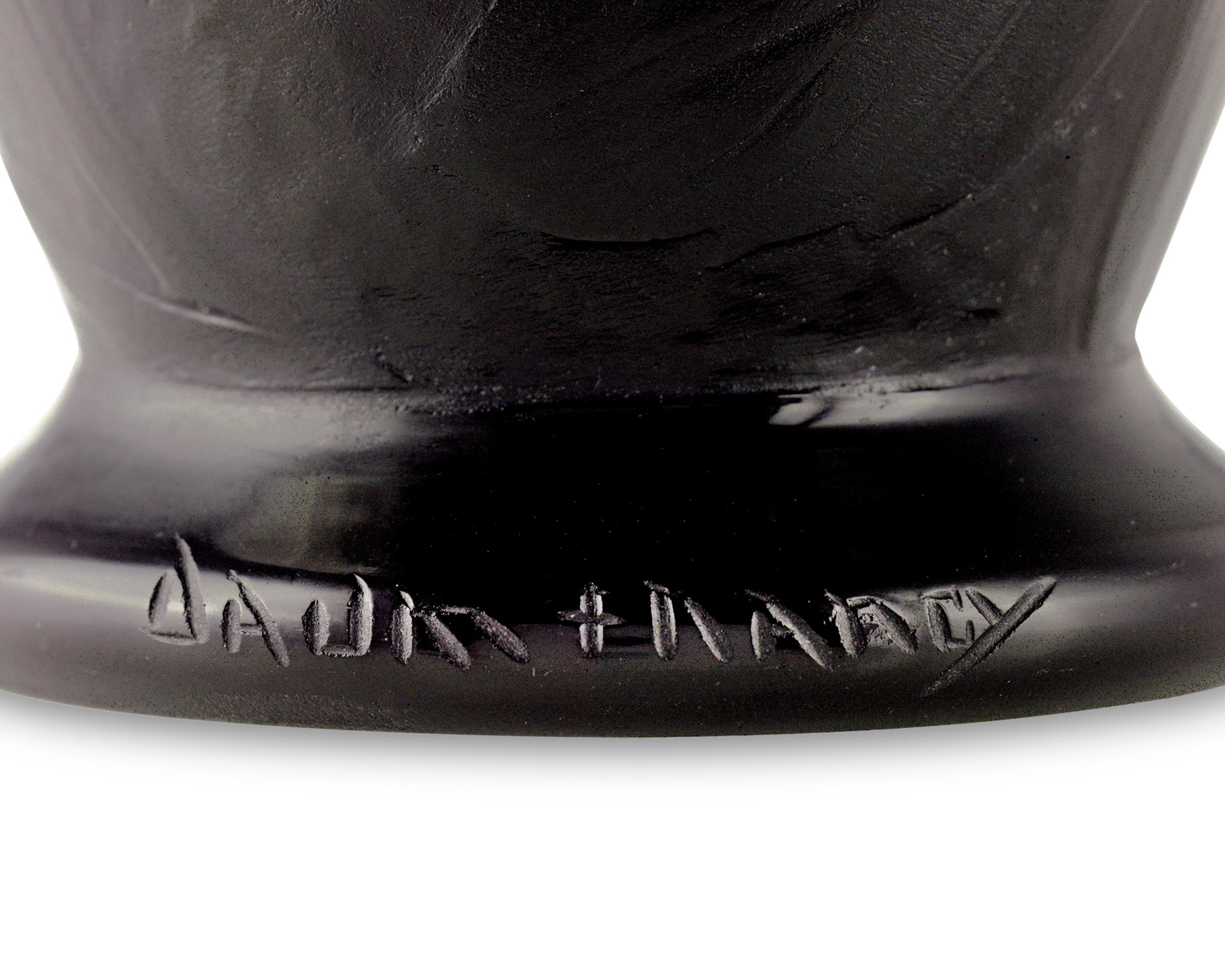 Français Vase en verre camée sculpté à la roue par Daum Nancy en vente