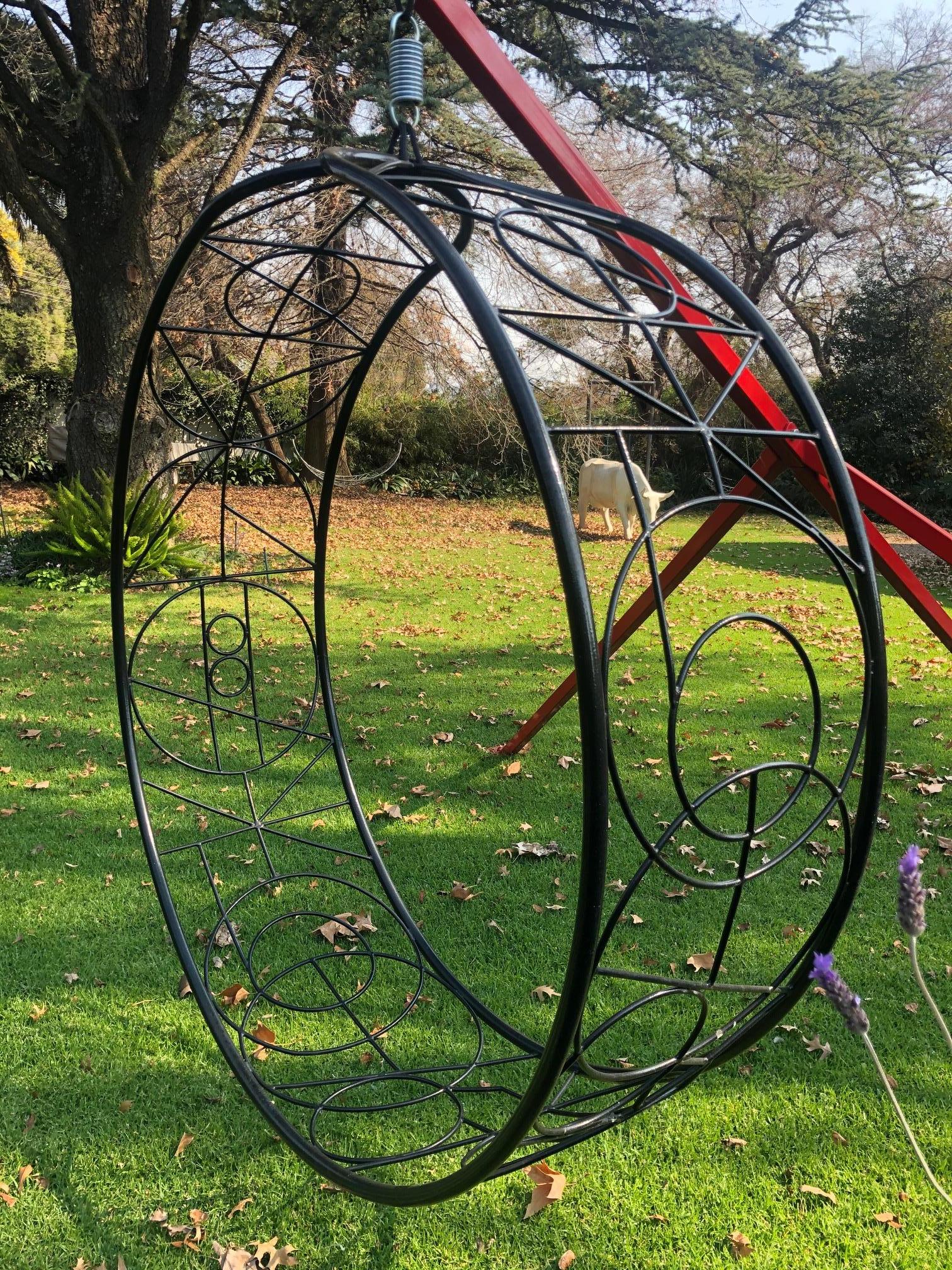 Moderne Chaise à roue circulaire, design rond Ndebele en vente