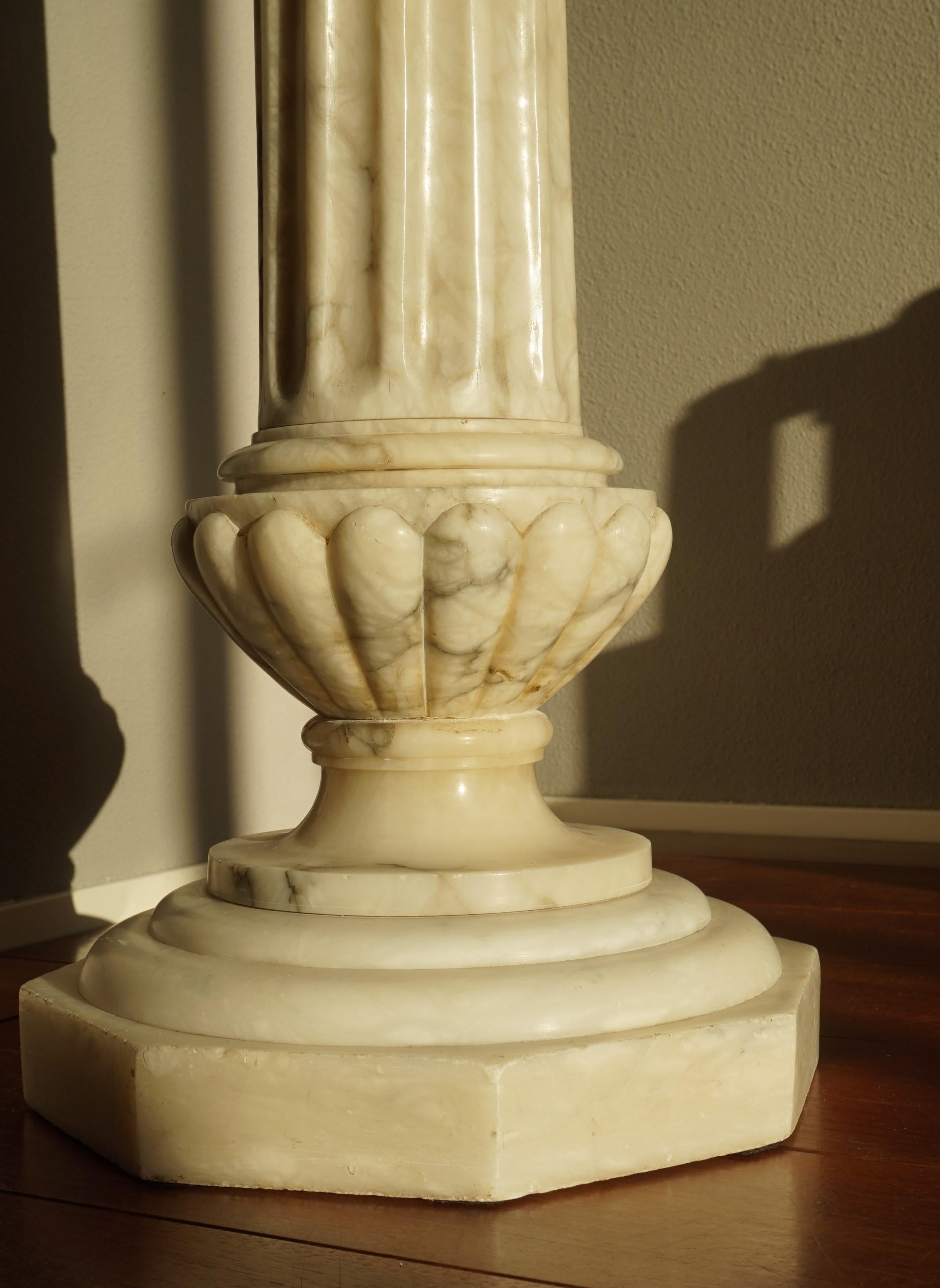 20th Century Large & Stunning Early 1900s Roman Classical Alabaster Column Pedestal Stand For Sale