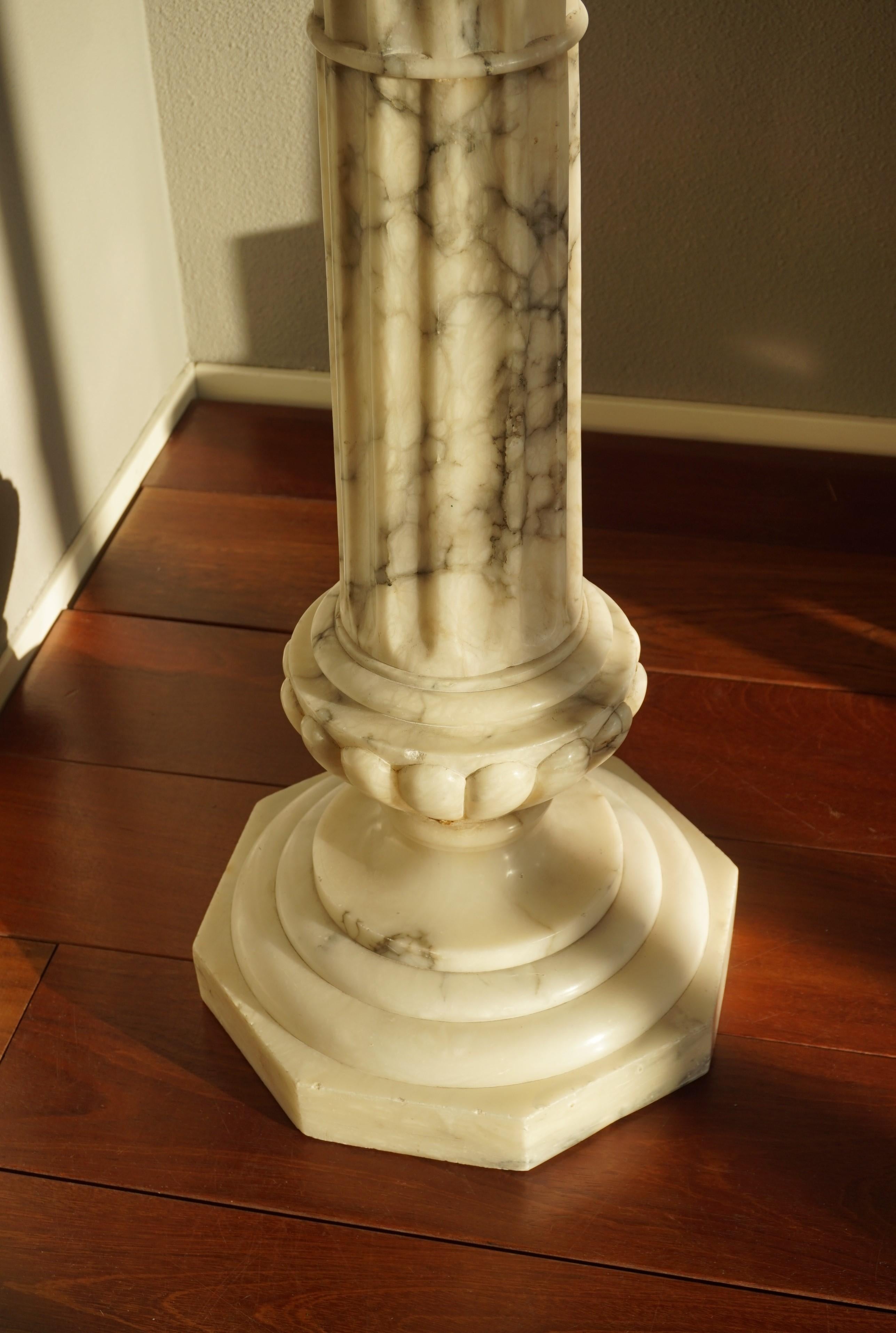 Large & Stunning Early 1900s Roman Classical Alabaster Column Pedestal Stand For Sale 1