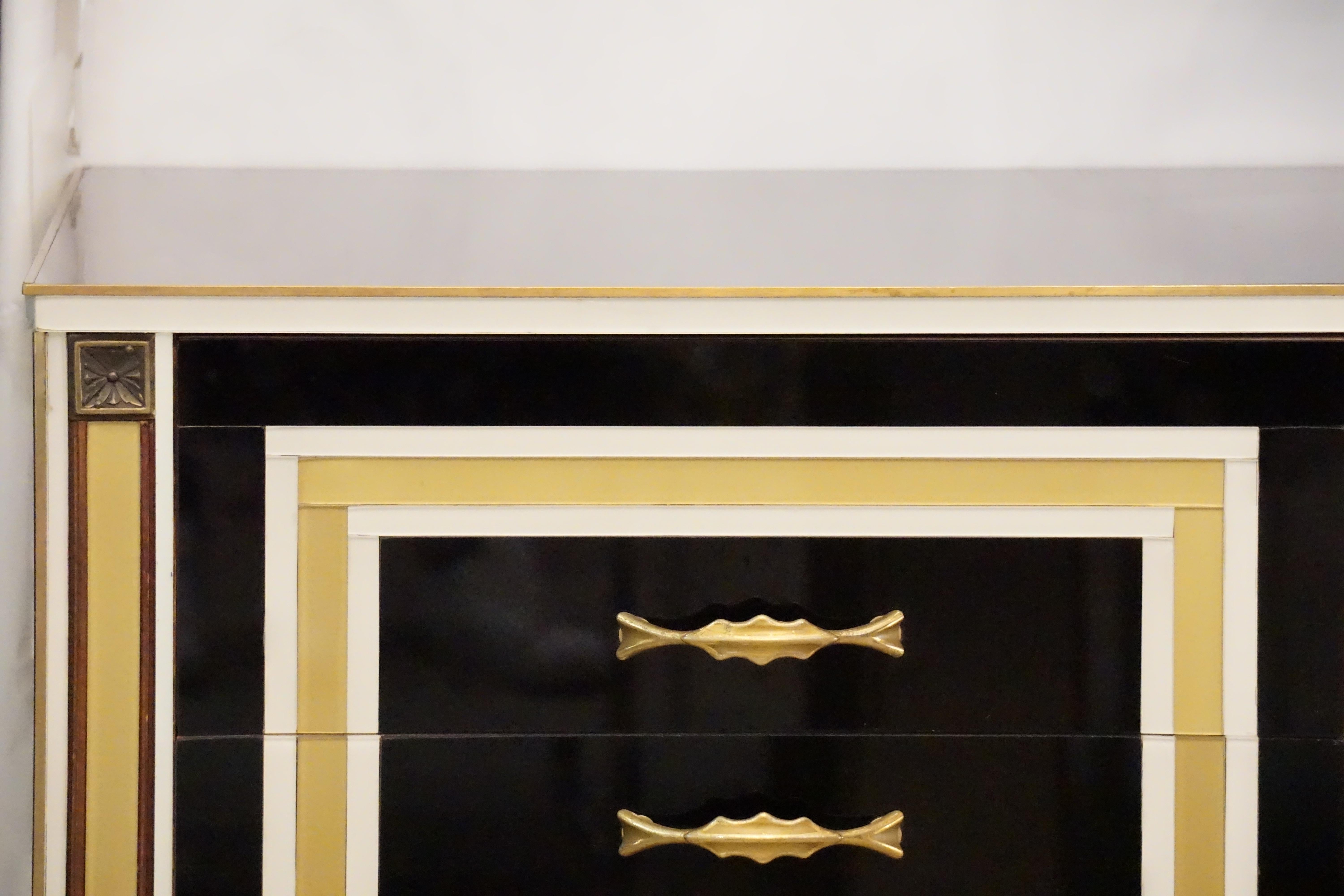 1950s Italian Art Deco Style Black Glass Sideboard with White and Bronze Insets For Sale 1