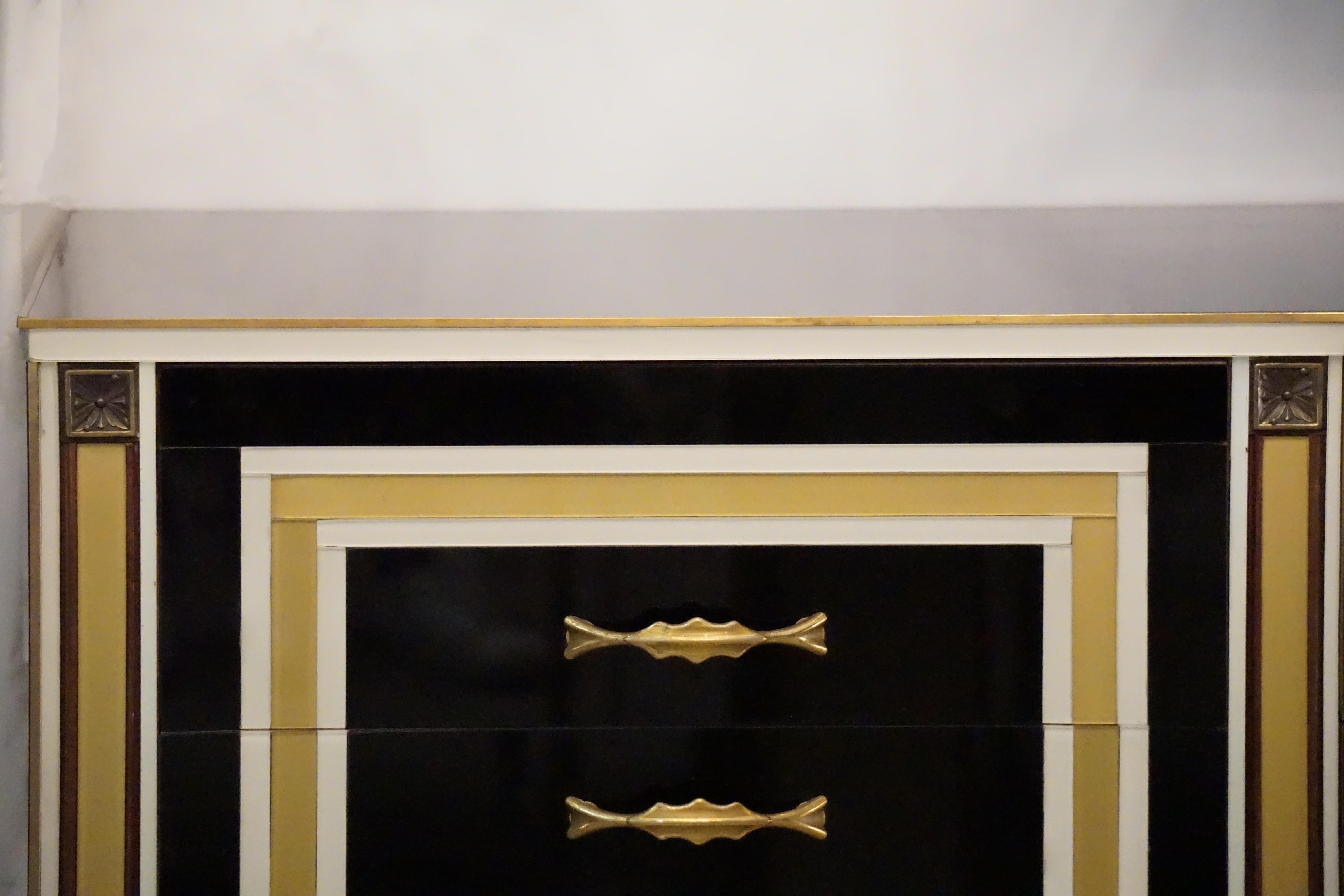1950s Italian Art Deco Style Black Glass Sideboard with White and Bronze Insets For Sale 2