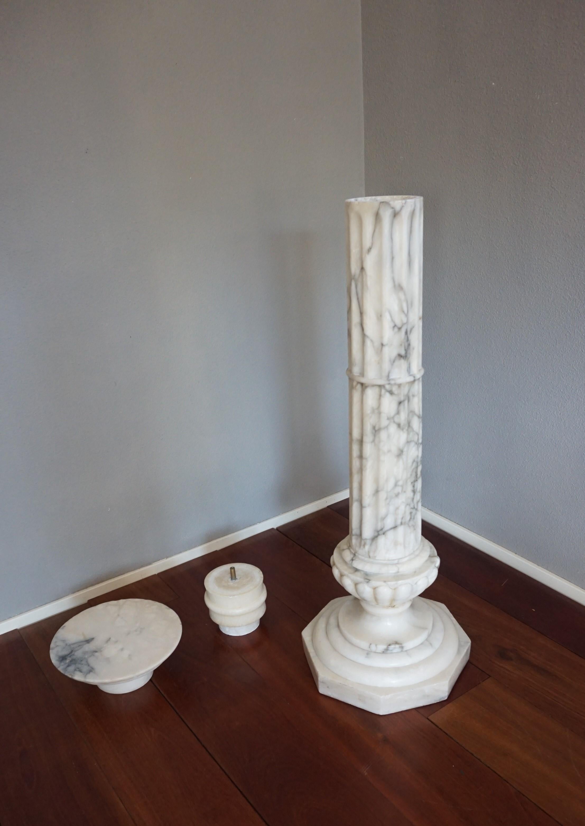 Grand et étonnant piédestal à colonne classique romain en albâtre du début des années 1900 7