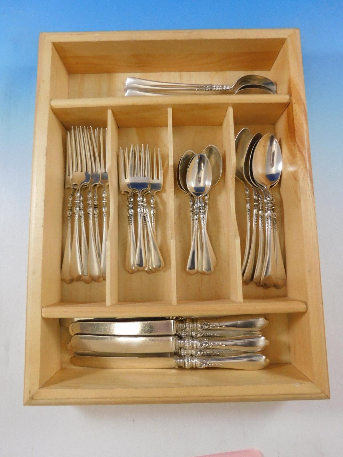Nellie Custis by Lunt sterling silver flatware set, 36 pieces. Great starter set! This set includes:

Six knives, fancy handles with extra design, 8 3/4
