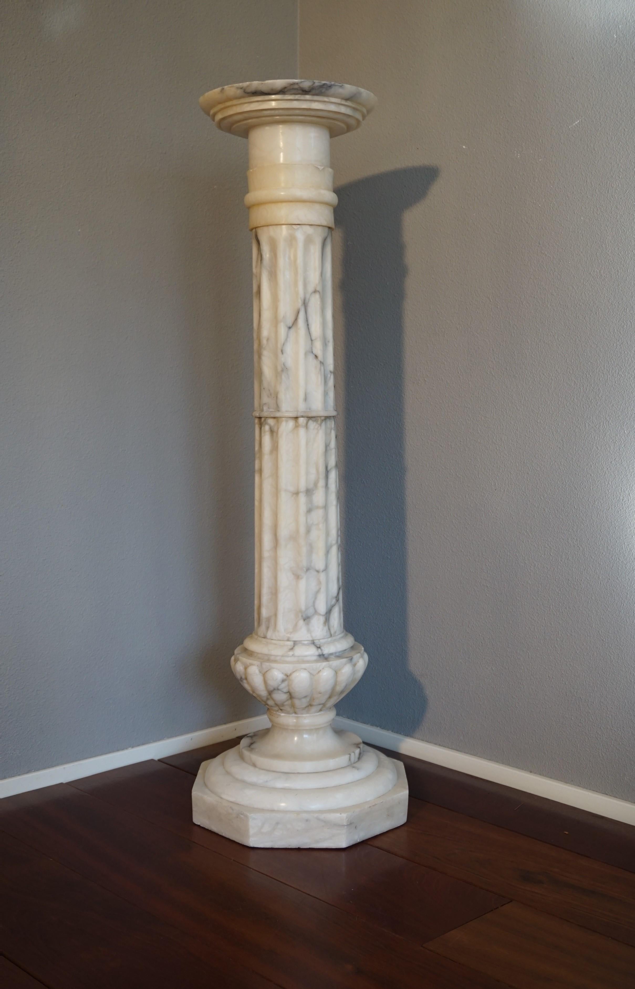 Wonderful antique column for displaying a work of art.

This beautiful and classical pedestal is perfect for showcasing an antique sculpture or bust. The slight wear, the shape and the wonderful, grey veins in the beige-white alabaster give this