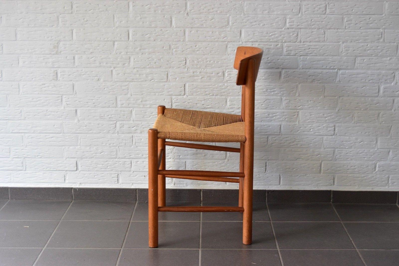 Very nice vintage oak Børge Mogensen dining chairs model J39 with nice patina & no damages.
Price for one chair. Produced by FDB Møbler Denmark.