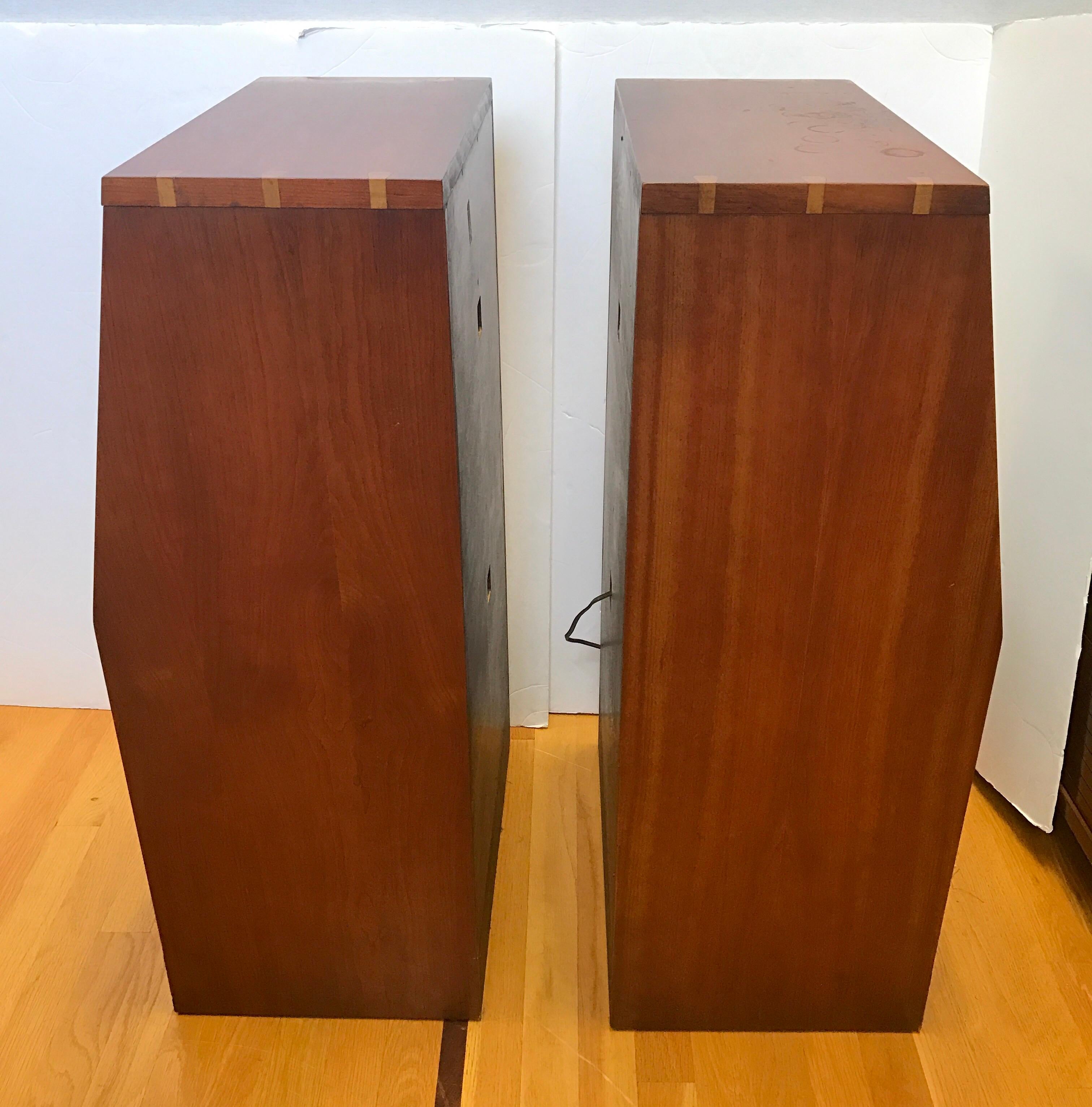 Rare pair of matching signed Henredon Heritage midcentury nightstands, end tables done in walnut.