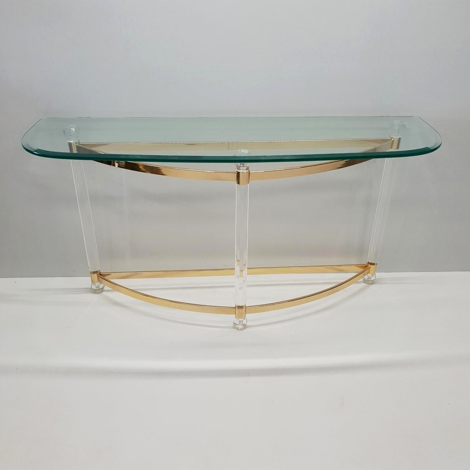 French brass and Lucite console table with facet glass top, 1970s
In very good, complete and original vintage condition.