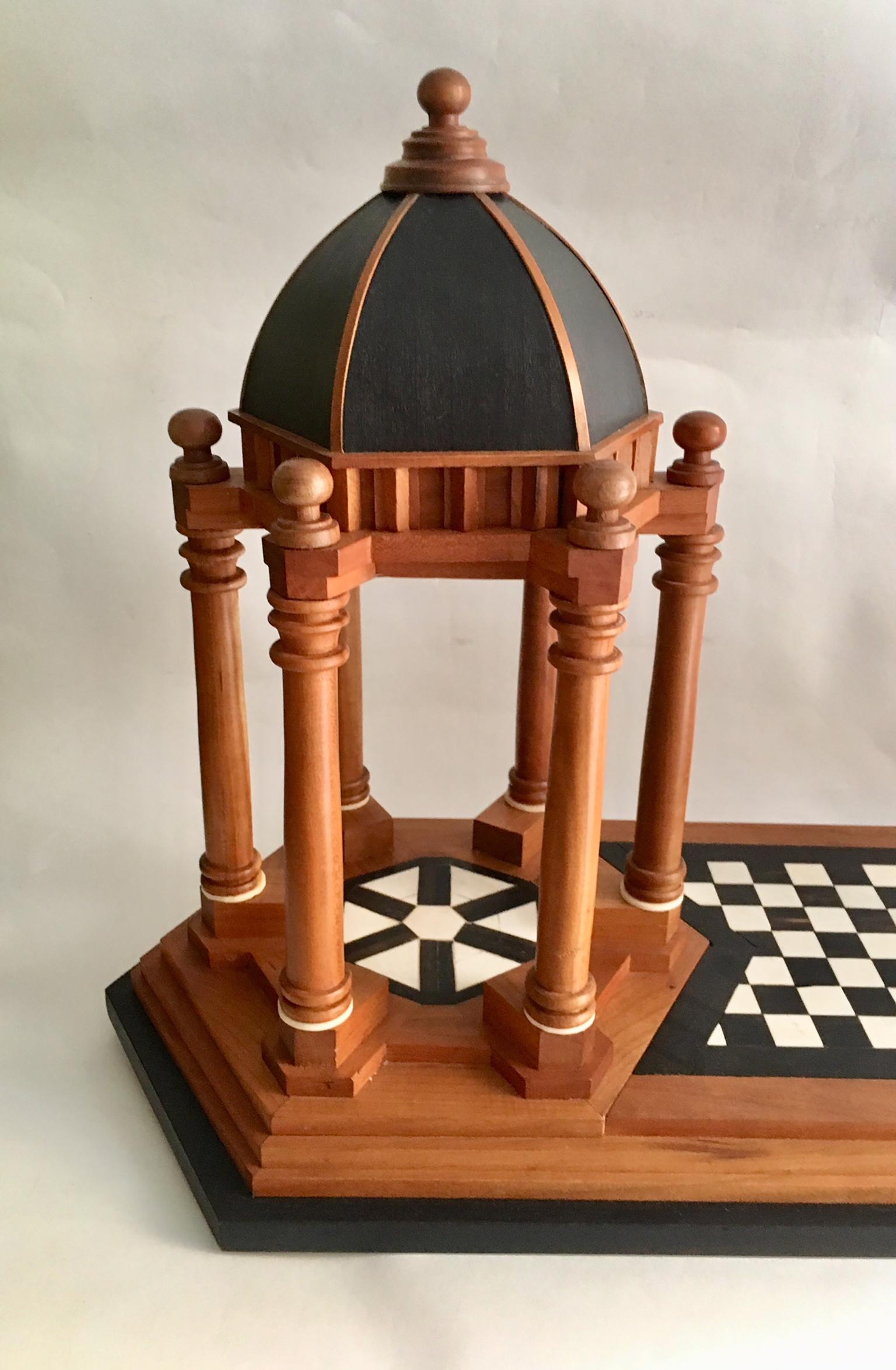 Double architecture model, made in a completely handmade way and using rosewood, faux bone and  woods.
The work of Marqueteria is present in the whole model, with the floor in checkerboard shape and the two temples on each side.