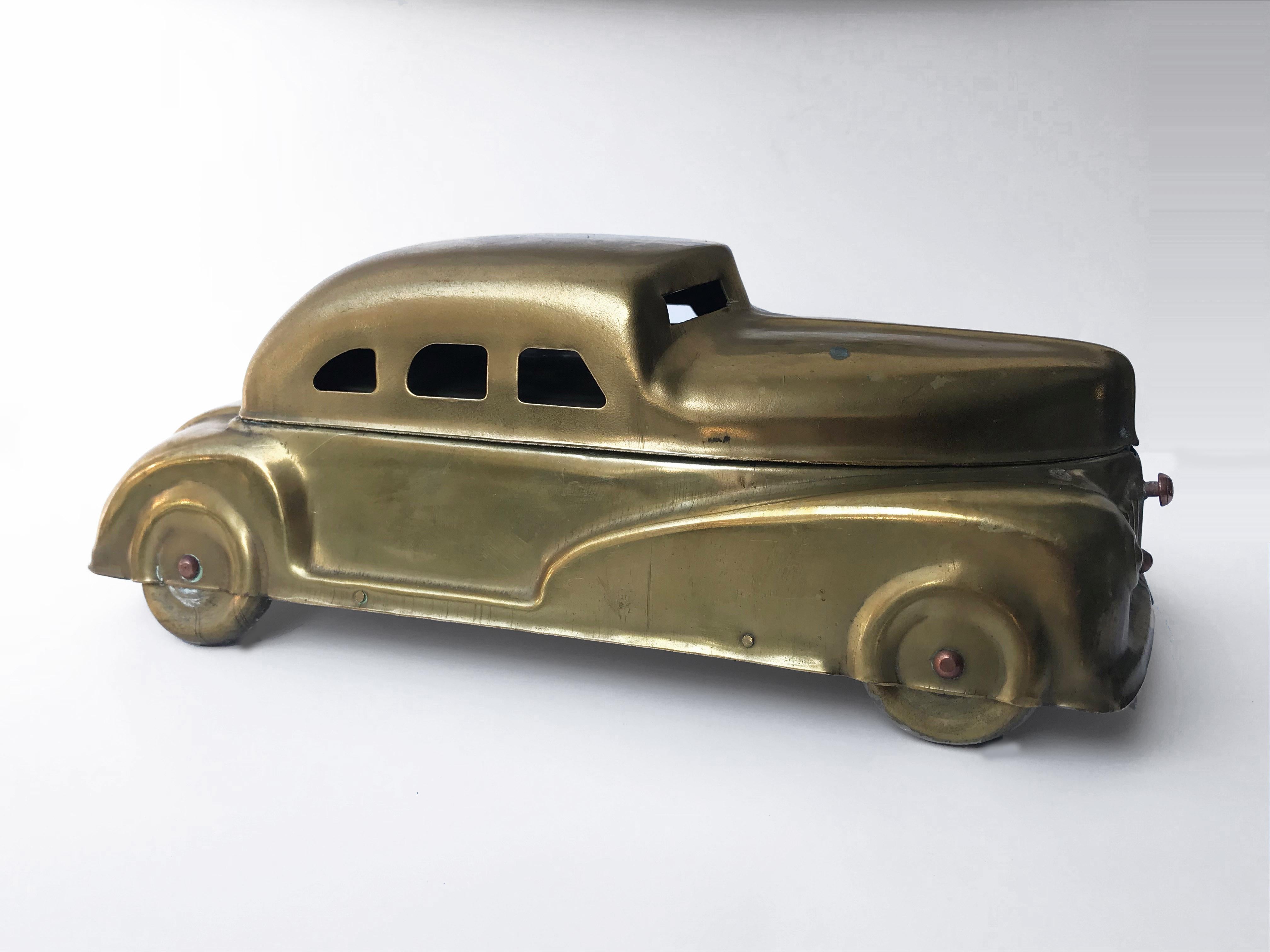 Art déco Boîte en laiton Art Déco pour voiture à moteur au chalumeau, jouet de collection, ensemble de peinture pour enfants, années 1930 en vente