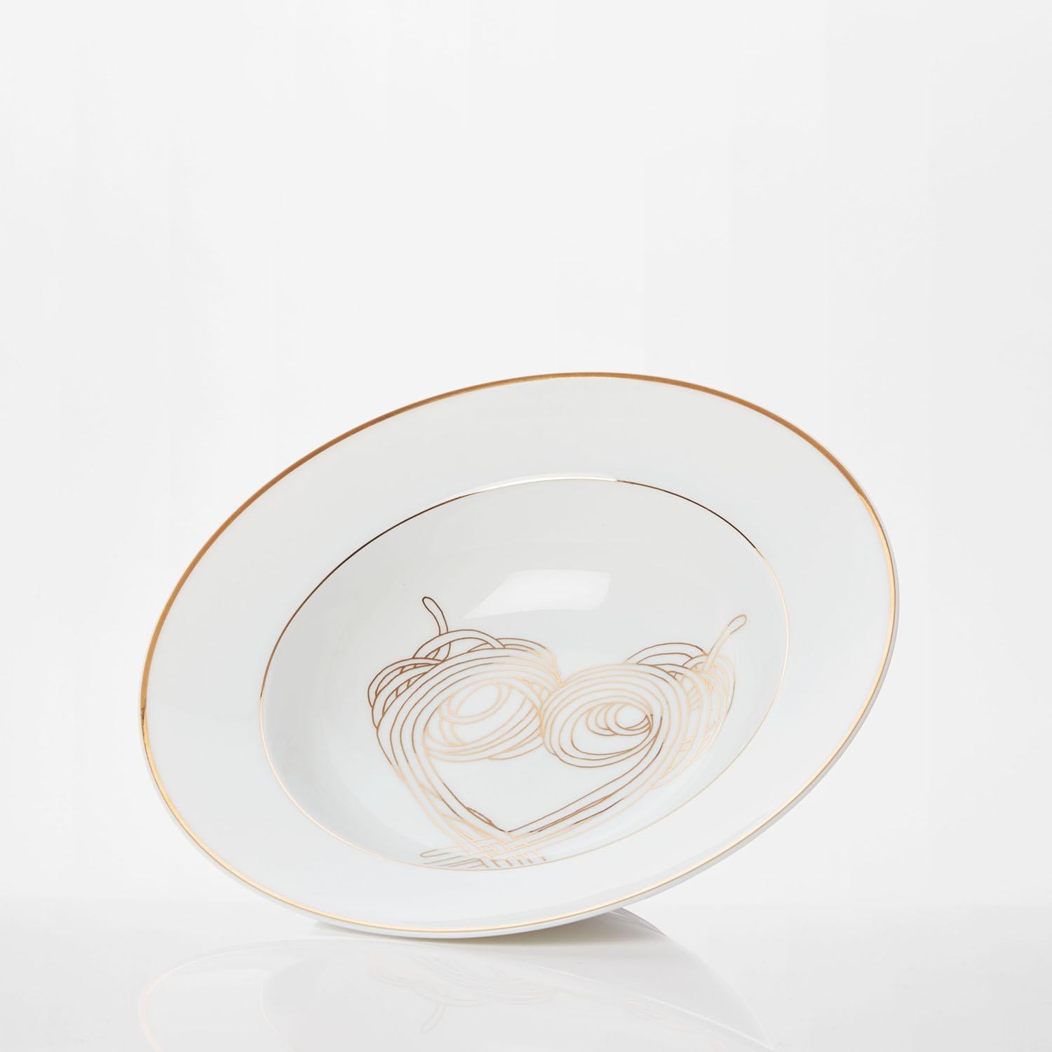 As an ode to Italy, a Milanese holidays memory, Maison Fragile launched a new creation of pasta bowl called “le Coeur de la Mamma”, symbolizing the generosity of the Italian gastronomy revisited by a young French artist Amélie Barnathan. 

Amélie