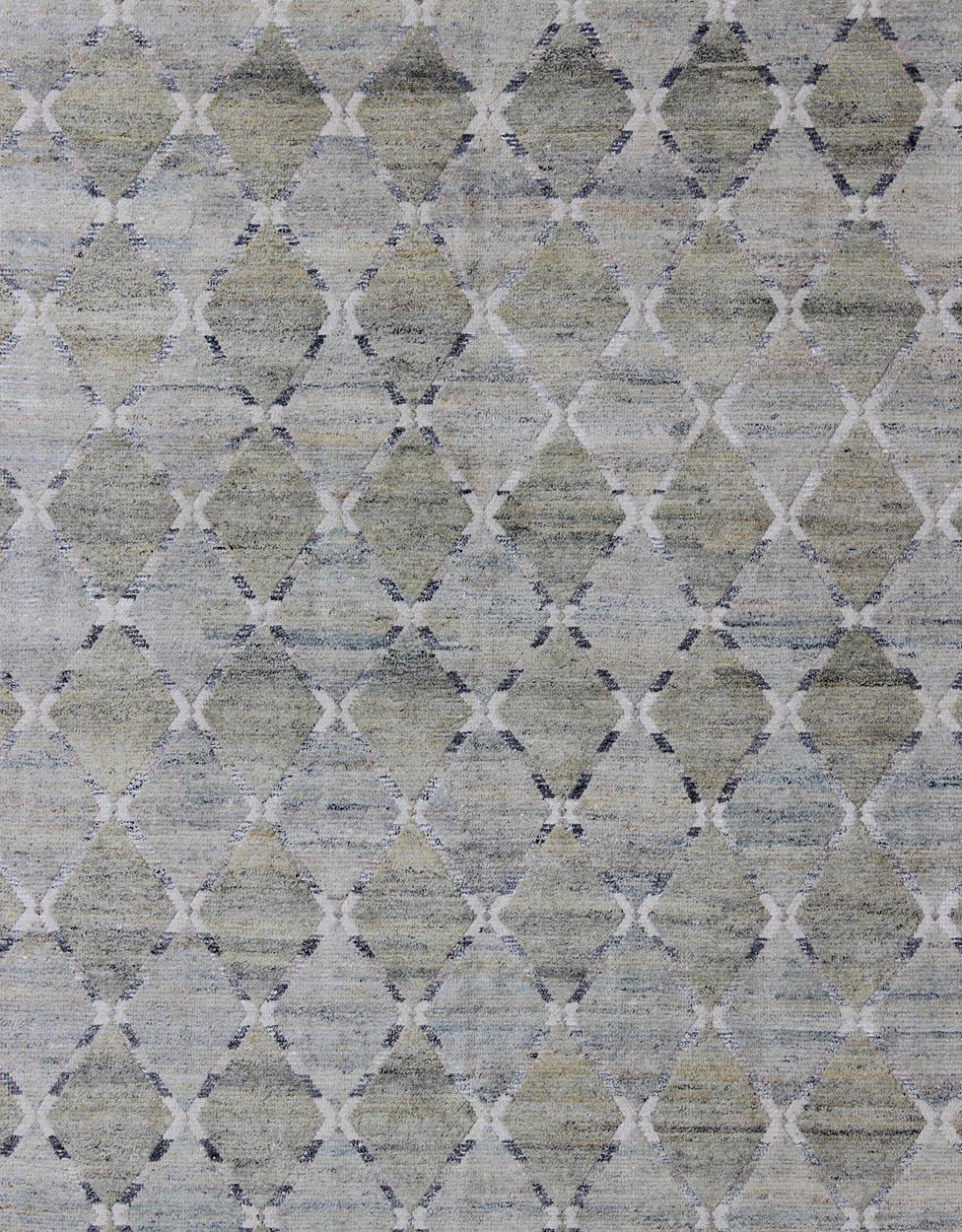 Scandinavian Modern Geometric Latticework Pattern Modern Scandinavian Piled Rug in Shades of Gray For Sale