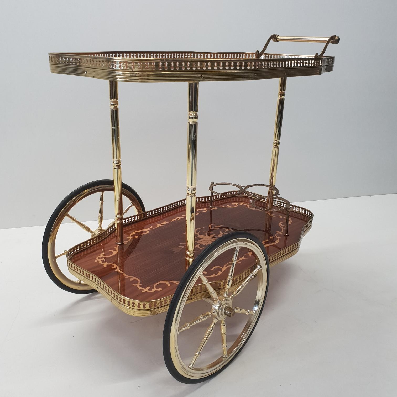 Italian Brass Trolley Bar Cart with Wooden Inlay, 1950s In Good Condition In Valkenswaard, NL