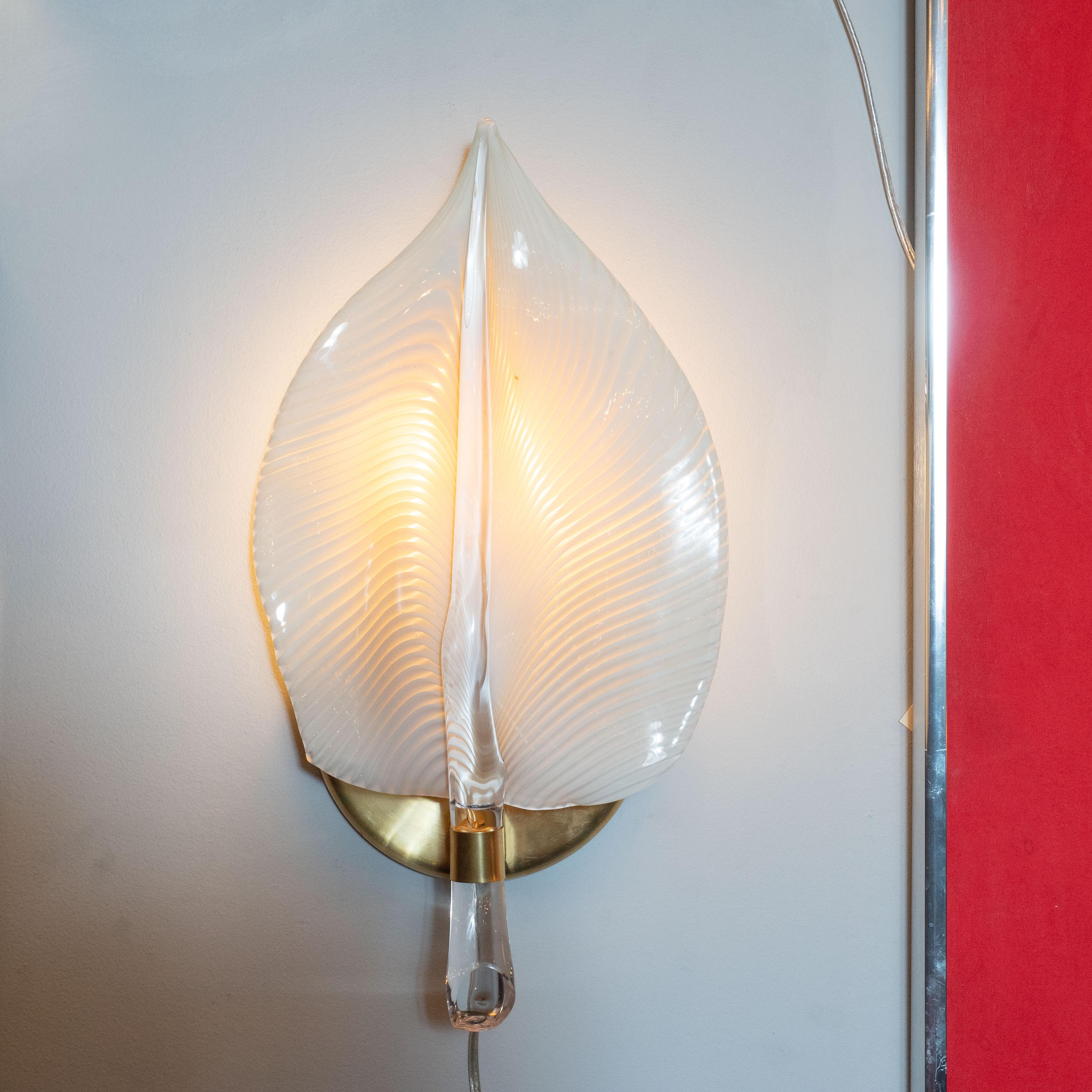 Pair of Mid-Century Modern Handblown Murano Glass Honeycomb Leaf Sconces In Excellent Condition In New York, NY