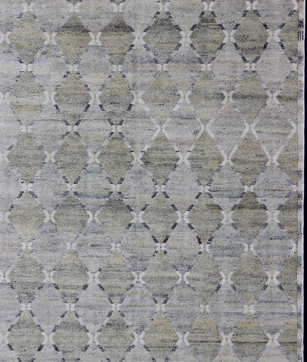 Indian Geometric Latticework Pattern Modern Scandinavian Piled Rug in Shades of Gray For Sale