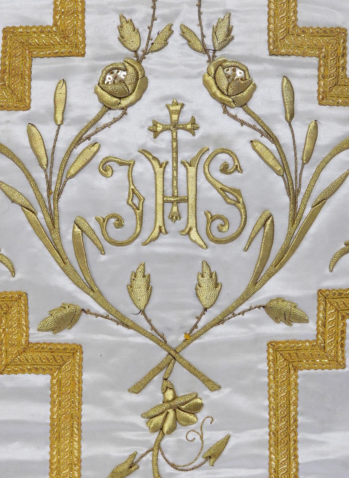 Antique Chasuble Religious Vestment Embroidered Textile, circa 1890 In Good Condition In Mimizan, FR