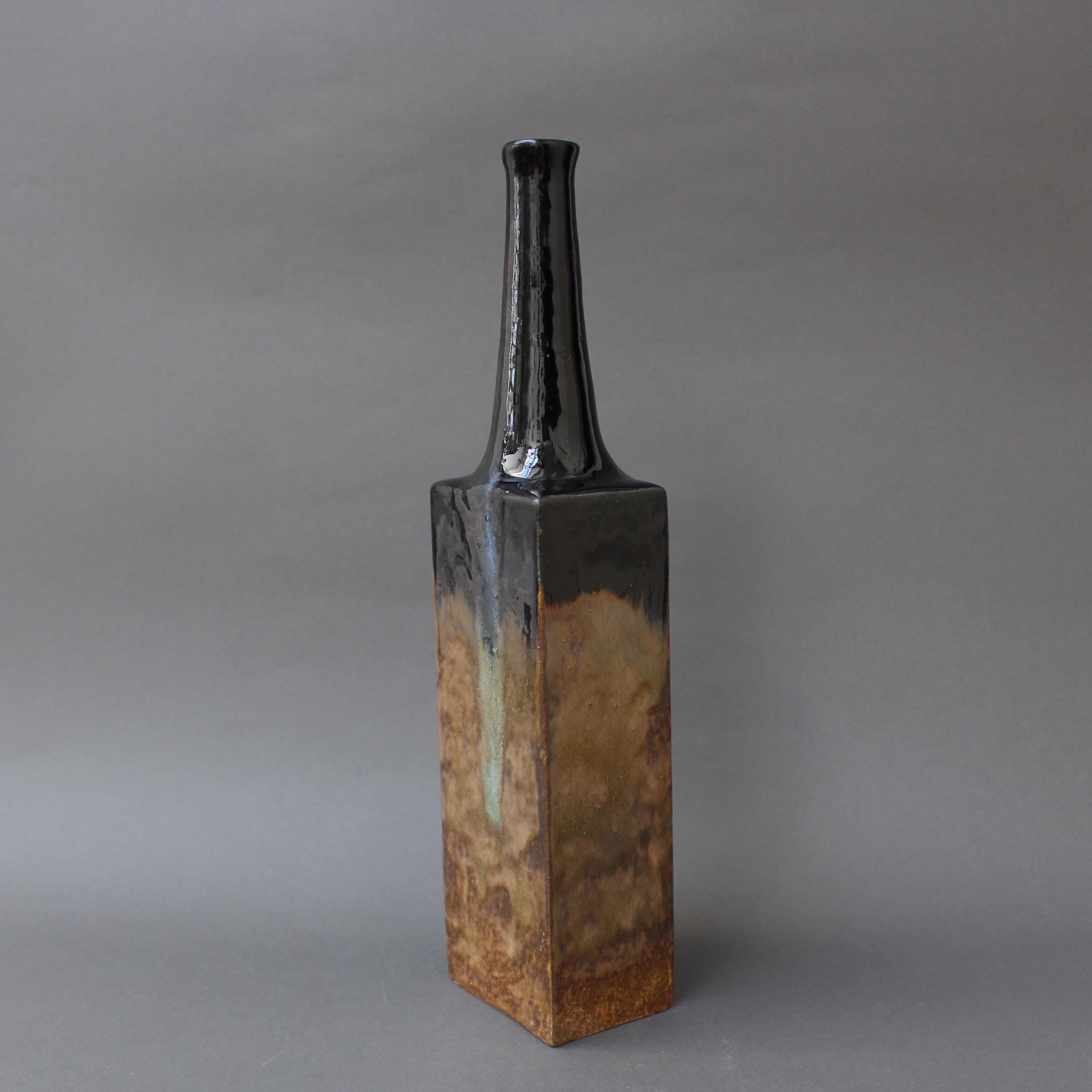 Black and Chocolate Brown Ceramic Bottle-Shaped Vase by Bruno Gambone, c. 1980s In Good Condition For Sale In London, GB