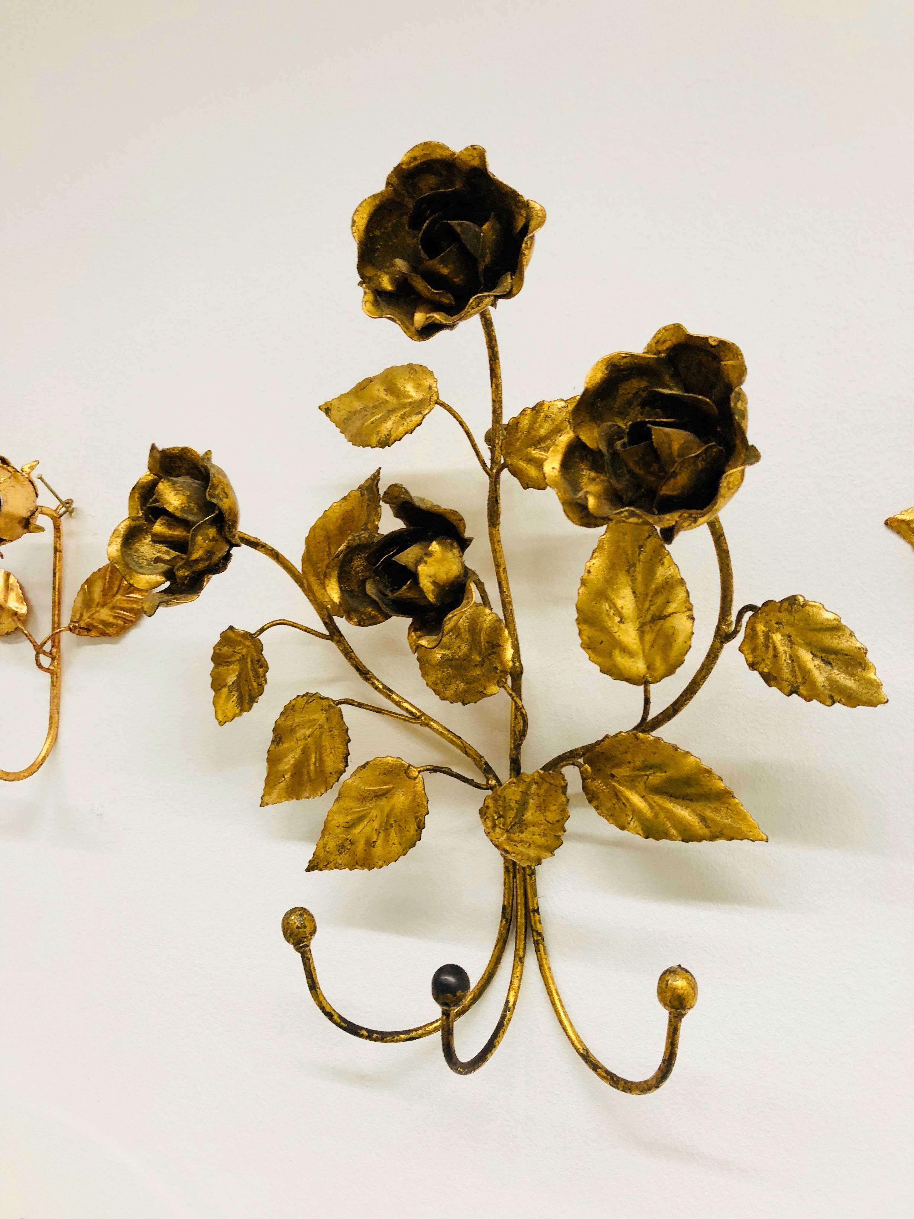 Mid-20th Century Italian Florentine Gold Gilt Metal Rose Coat Hook Set Toleware Tole, 1950s