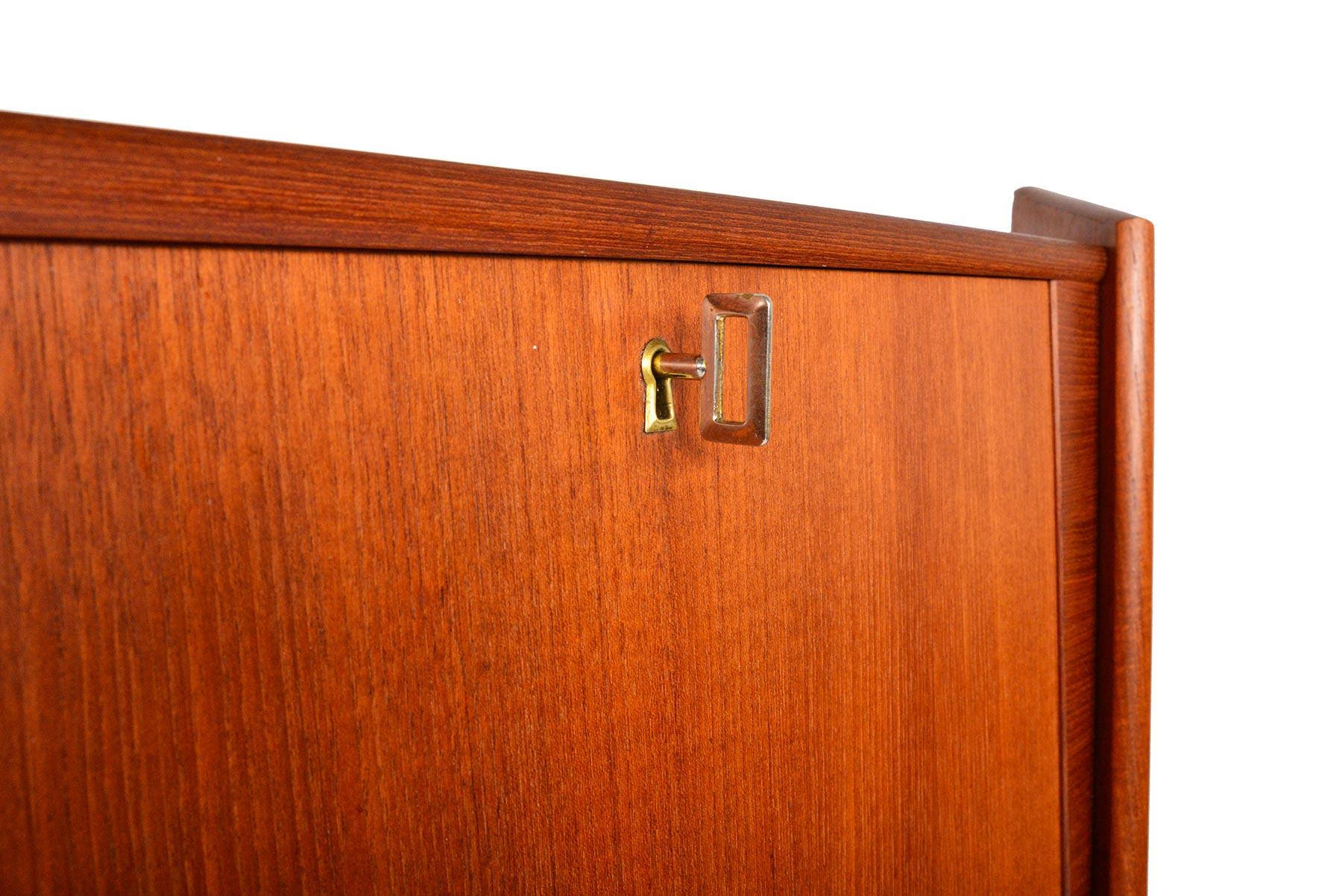 Danish Modern Midcentury Atomic Teak Corner Bar Cabinet In Excellent Condition In Berkeley, CA