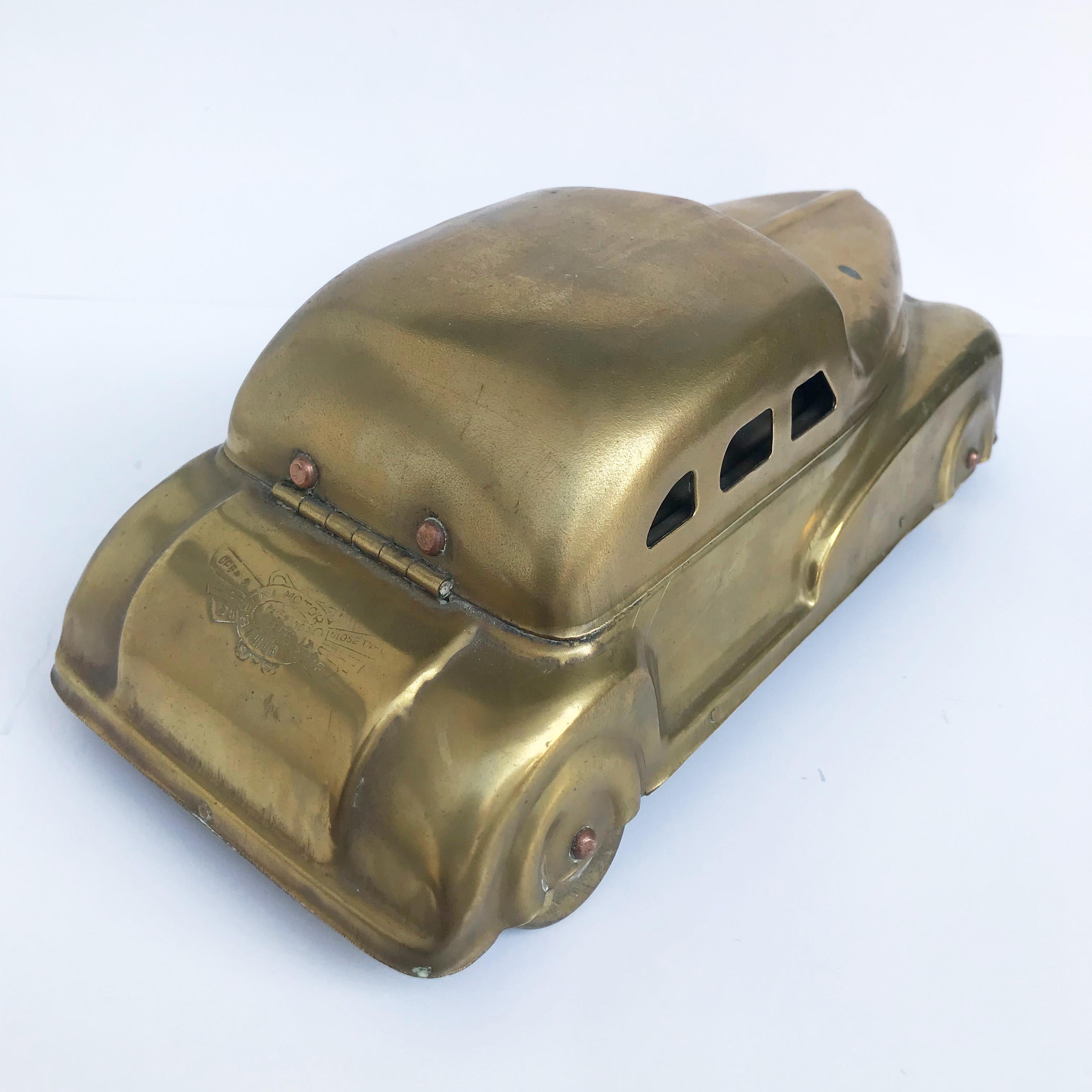 Betel Motor Car Art Deco Brass Box, Collectible Toy, Children's Paint Set, 1930s In Good Condition For Sale In Roma, IT