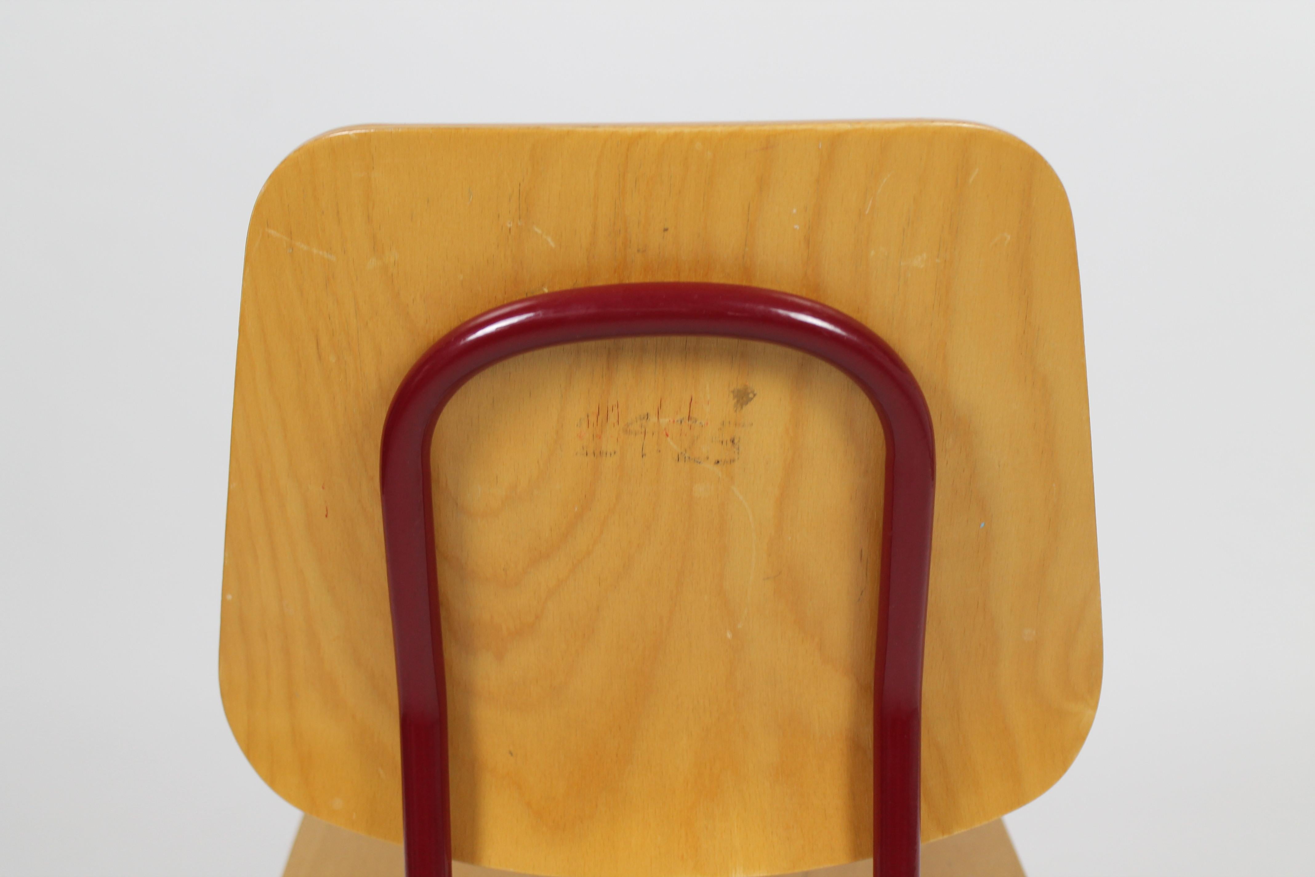  Height Adjustable School Chair by Embru 1960's Switzerland In Good Condition For Sale In Debrecen-Pallag, HU
