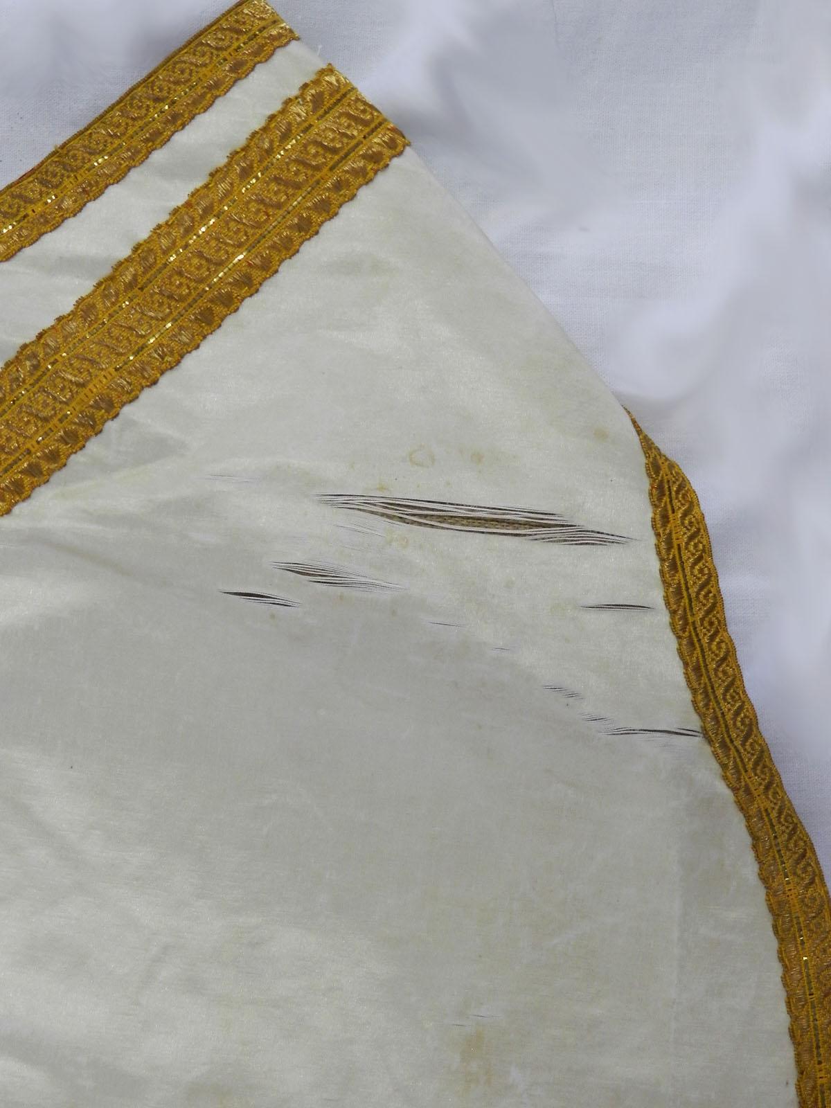 Antikes Messgewand Religiöses Gewand Gesticktes Textil:: um 1890 (Seide)