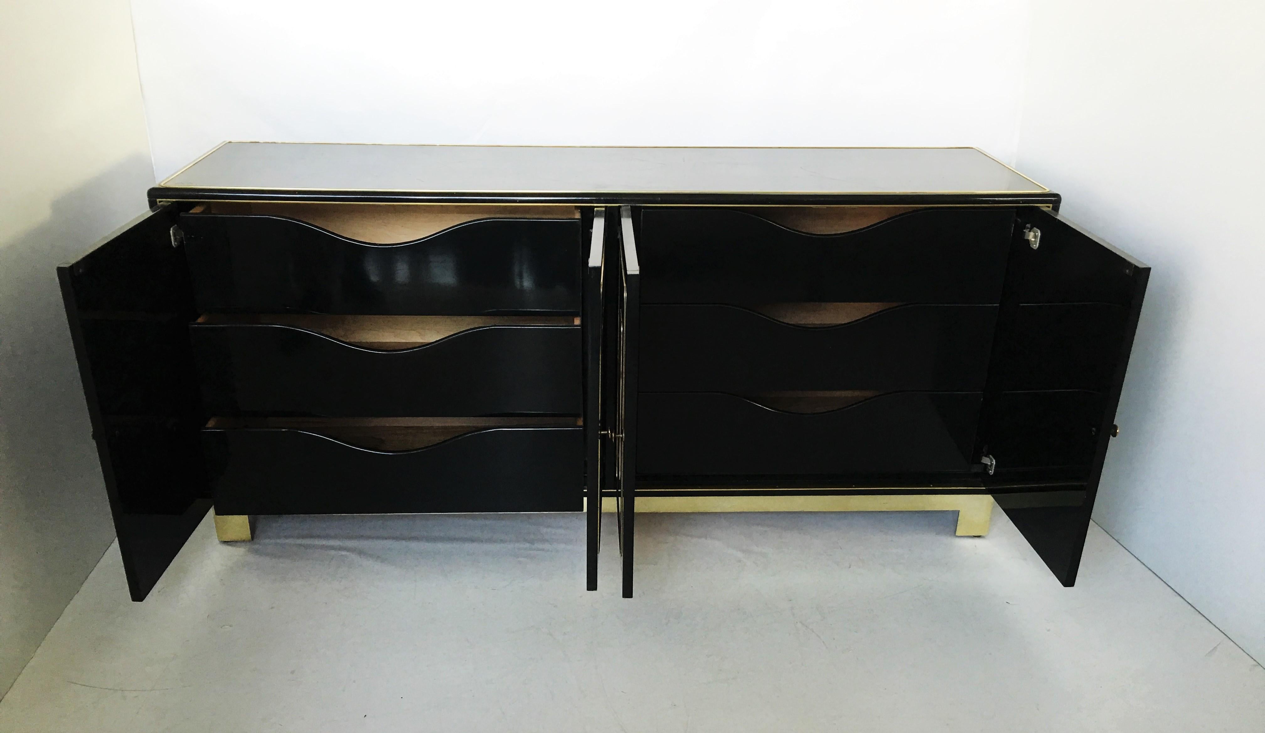 Four-Door Credenza in Black Lacquer by Romweber For Sale 3