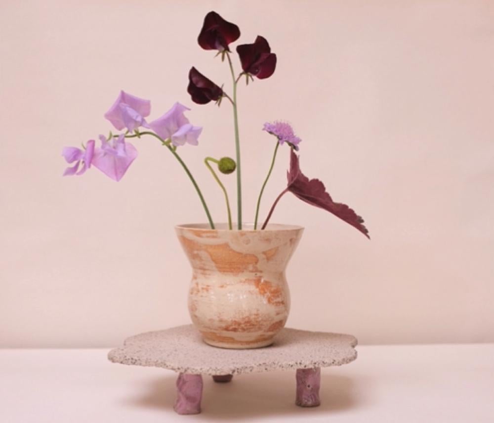 Céramique Bol à fleurs en argile blanche et crème tourné à la roue en vente