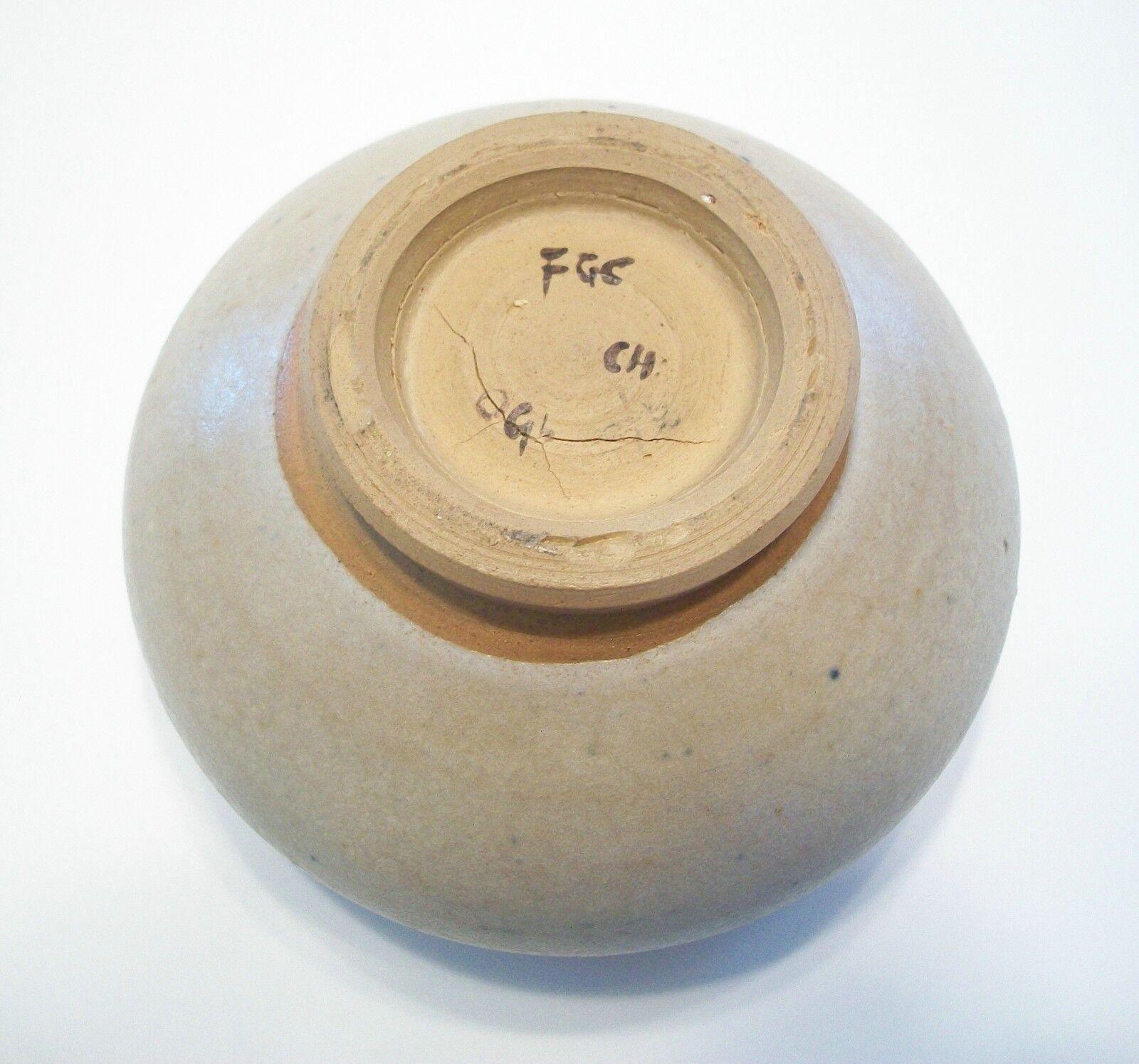 Wheel Thrown & Glazed Studio Pottery Bowl - Signed - Canada - Late 20th Century For Sale 2