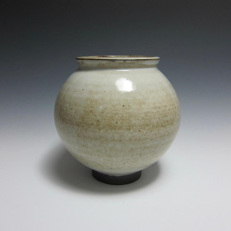 Wheel Thrown moon jar by Jason Fox

Largely influenced by Korean Pottery, Jason pays respect to the rich history of Moon Jars. 

